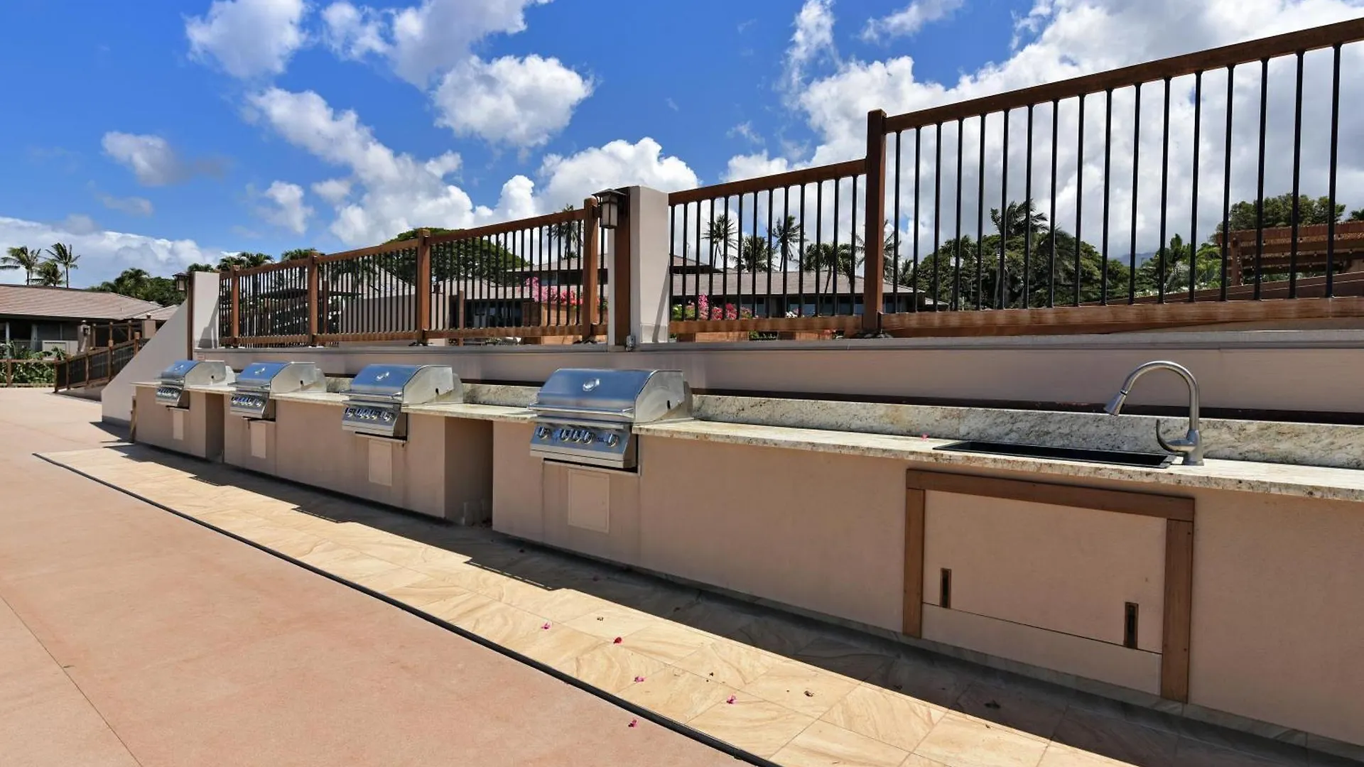 Newest Unit - California Meets Maui 1 Bedroom Golfcourse View H105