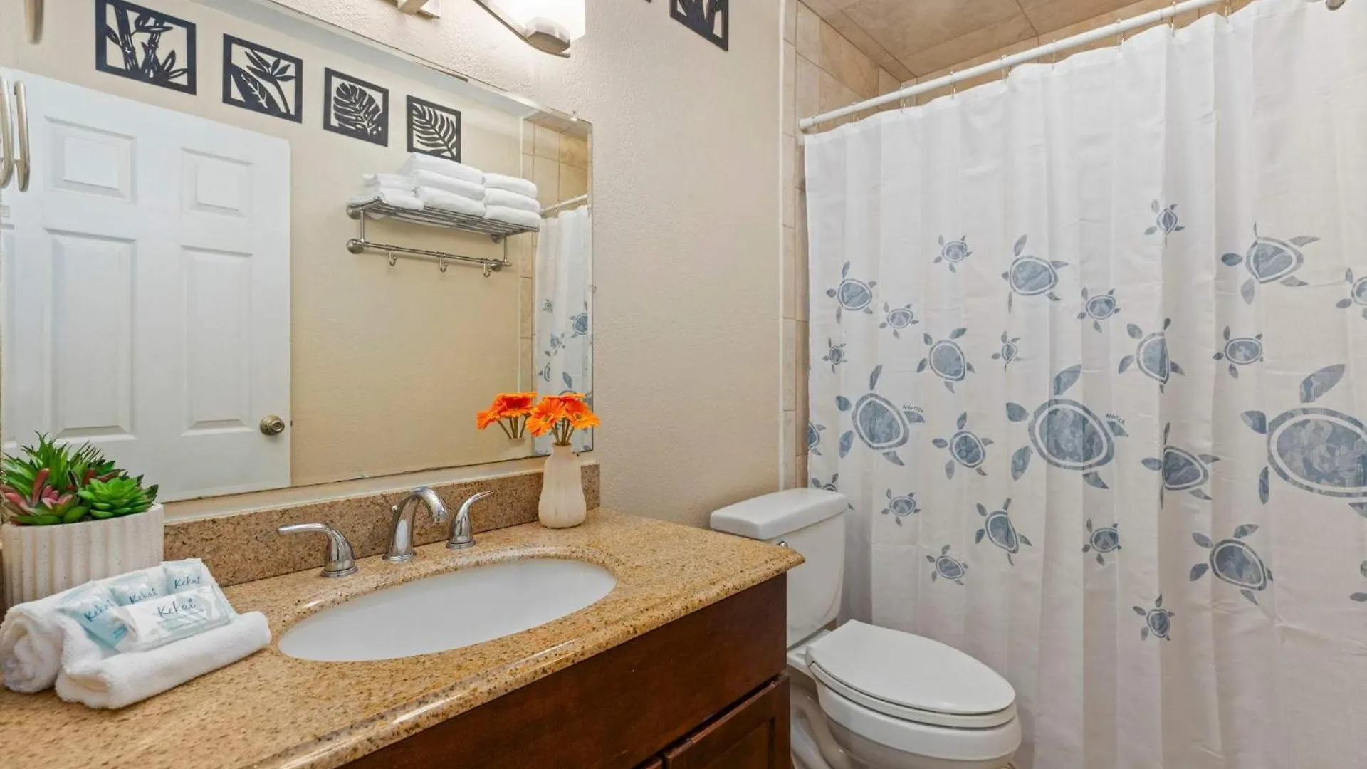 Charming Tropical Gardens 2-bed - New בית נופש *