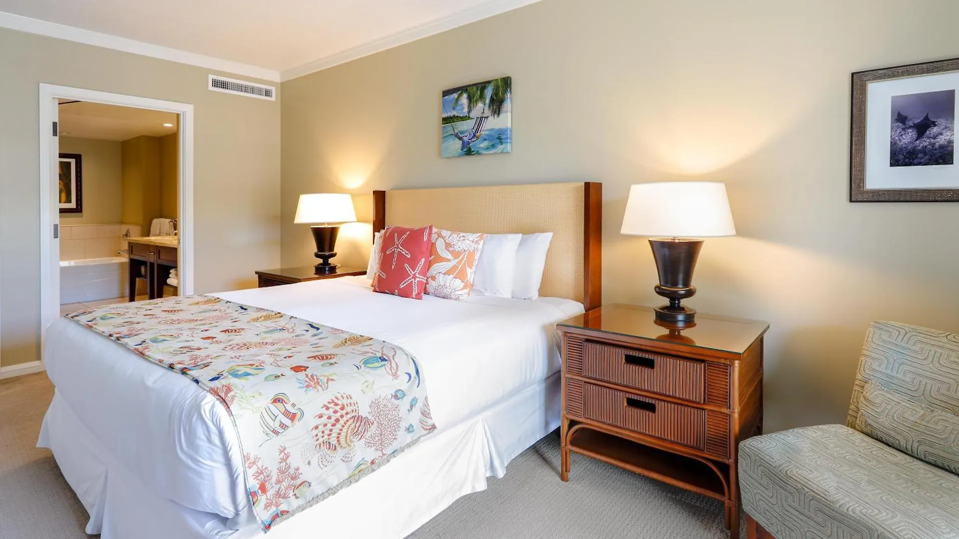 Konea 505: 2 Bed/2 Bath, Ocean & Sunset Views