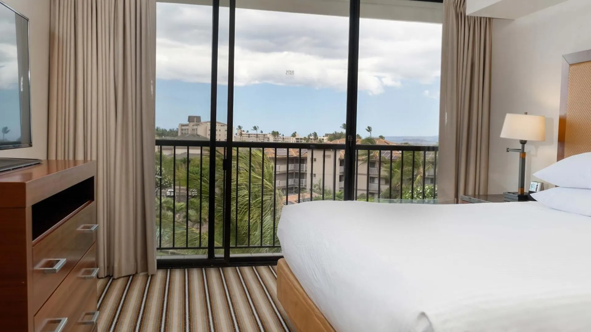 Hotel Maui Coast 3*