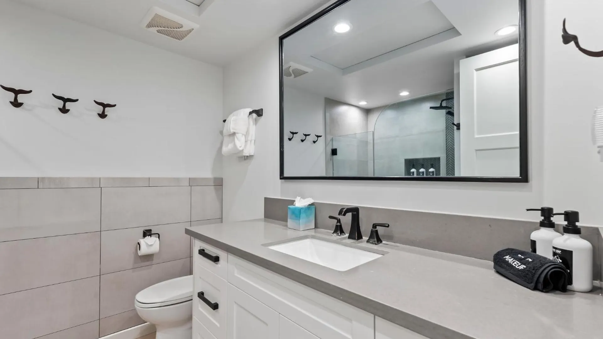 Whaler 508- Fully Remodeled Whaler Condo, Stunning Kaanapali Black Rock View * Лахайна