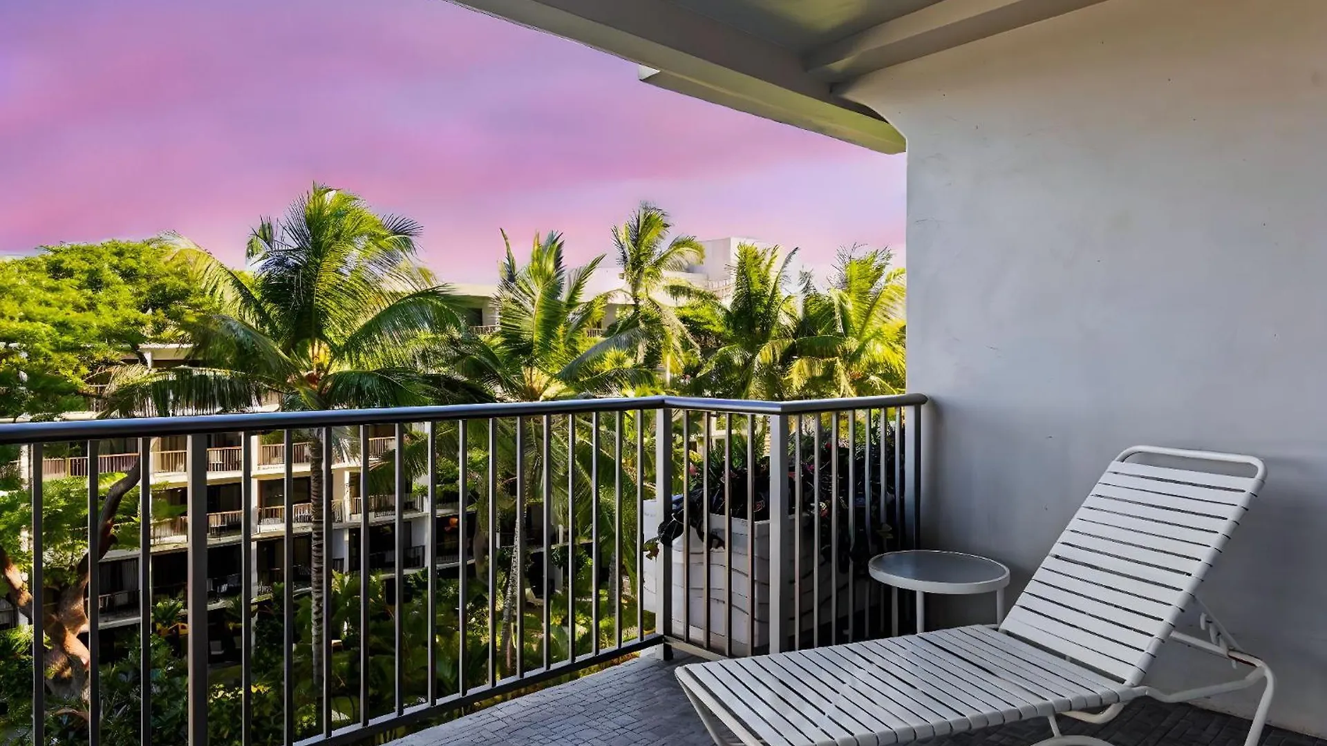 Whaler 508- Fully Remodeled Whaler Condo, Stunning Kaanapali Black Rock View