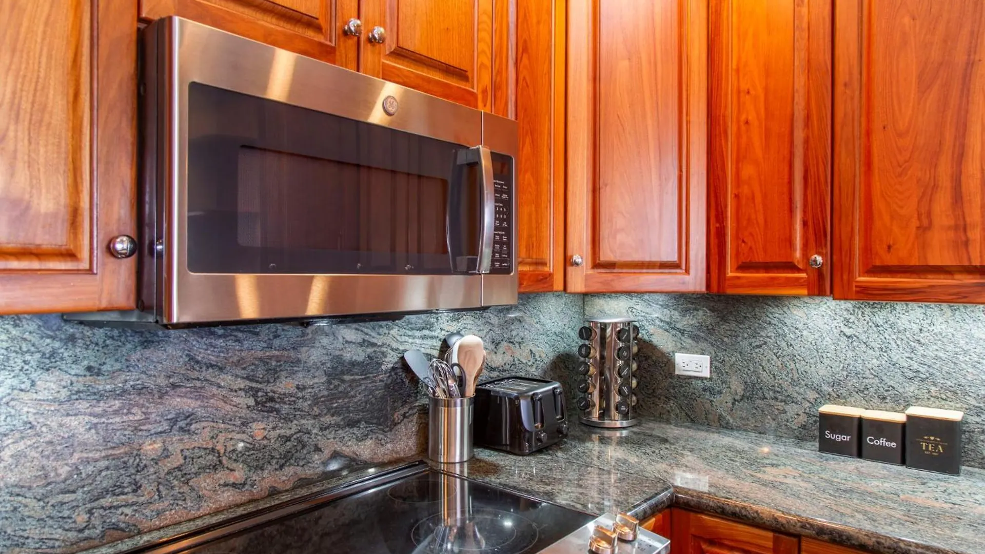 Penthouse Sweeping Ocean Views Διαμέρισμα Kahana