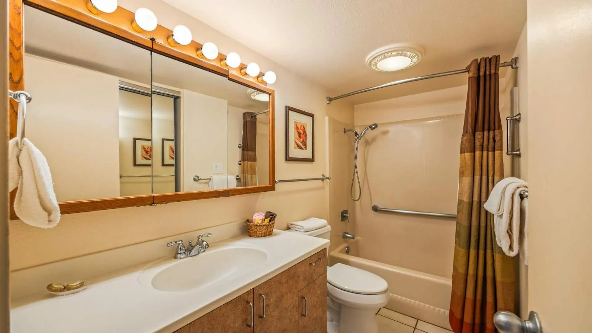 Kuleana Club #715 Oceanfront - 1 Bedroom & 1 Bathroom - 2nd Floor Kahana