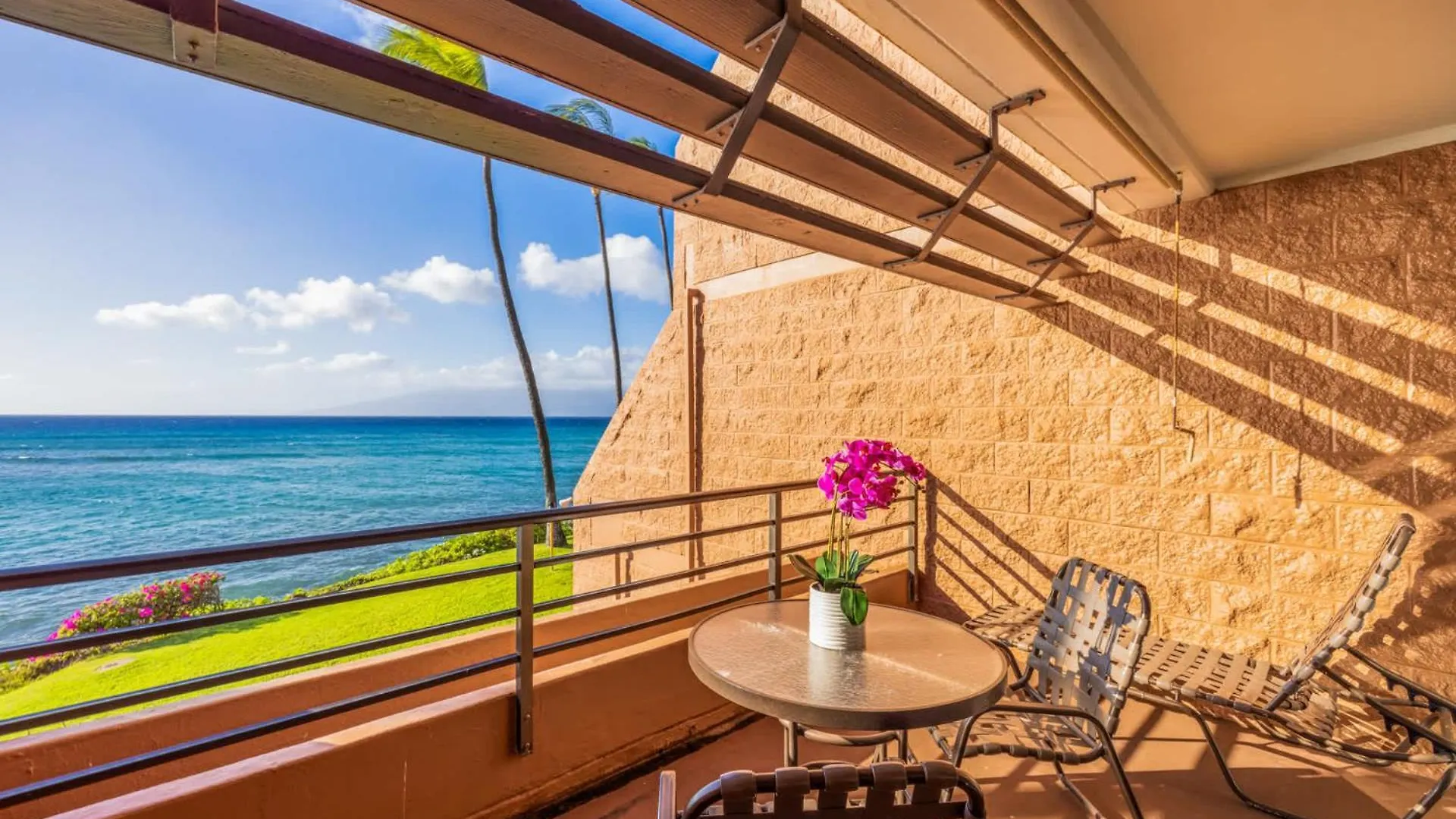 Kuleana Club #615 Oceanfront - 1 Bedroom & 1 Bathroom - Gated 2nd Fl * Kahana