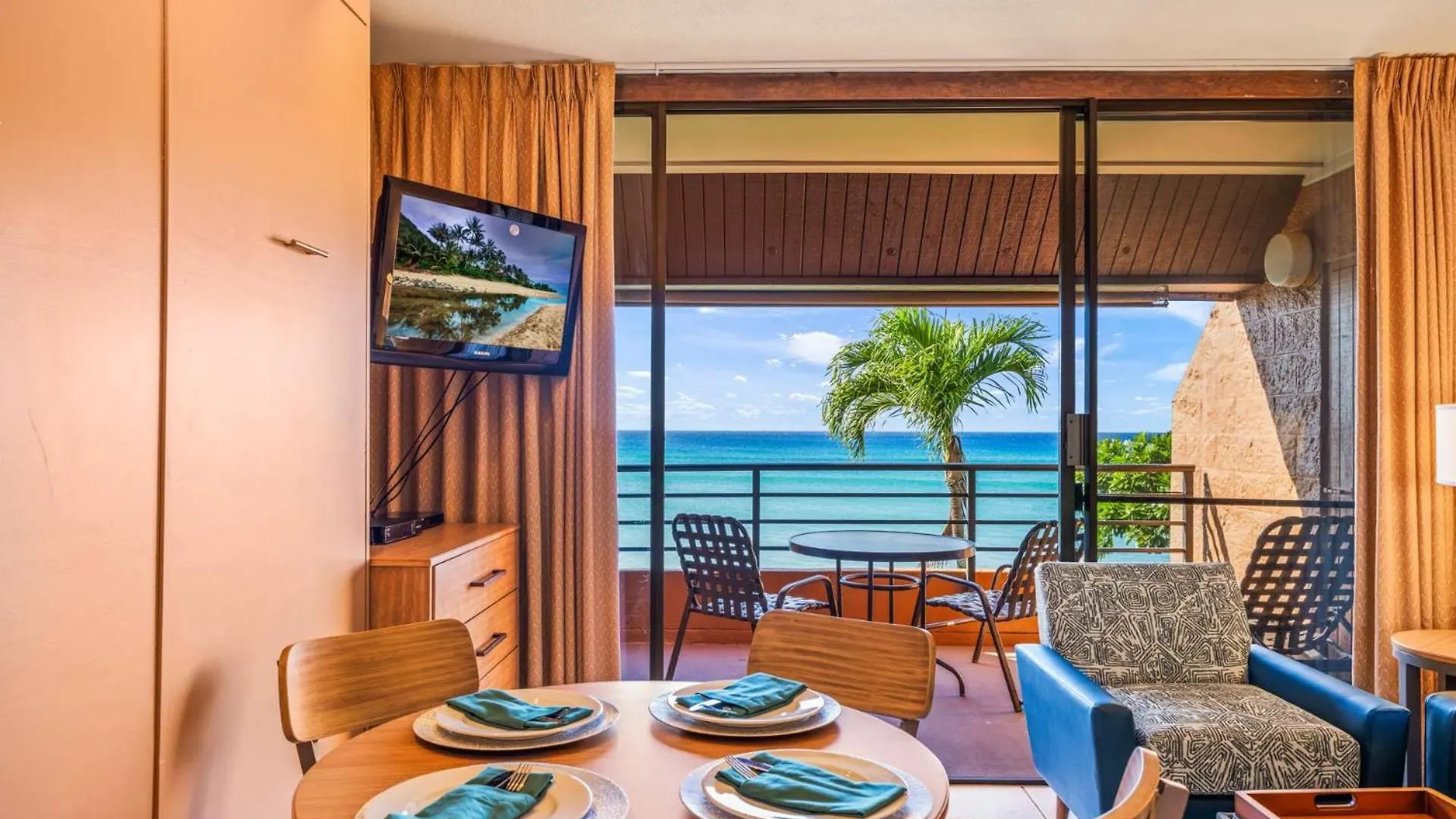 Kuleana Club #412 Oceanfront - 1 Bedroom & 1 Bathroom - Gated 2nd Fl Holiday home *
