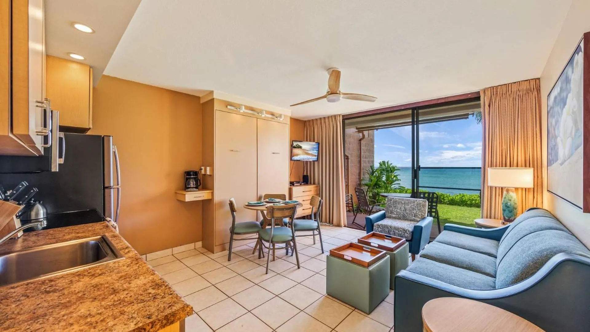 Kuleana Club #404 Oceanfront -1 Bedroom 1 Bathroom - Gated Holiday home *