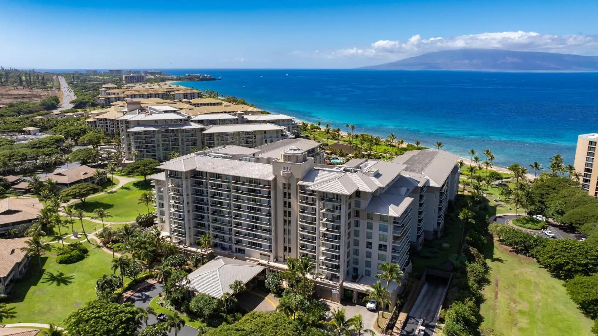 Дом отдыха Oceanfront Views Above Dukes - Wrap Around Lanai - Outdoor Kitchen Honua Kai H351 *