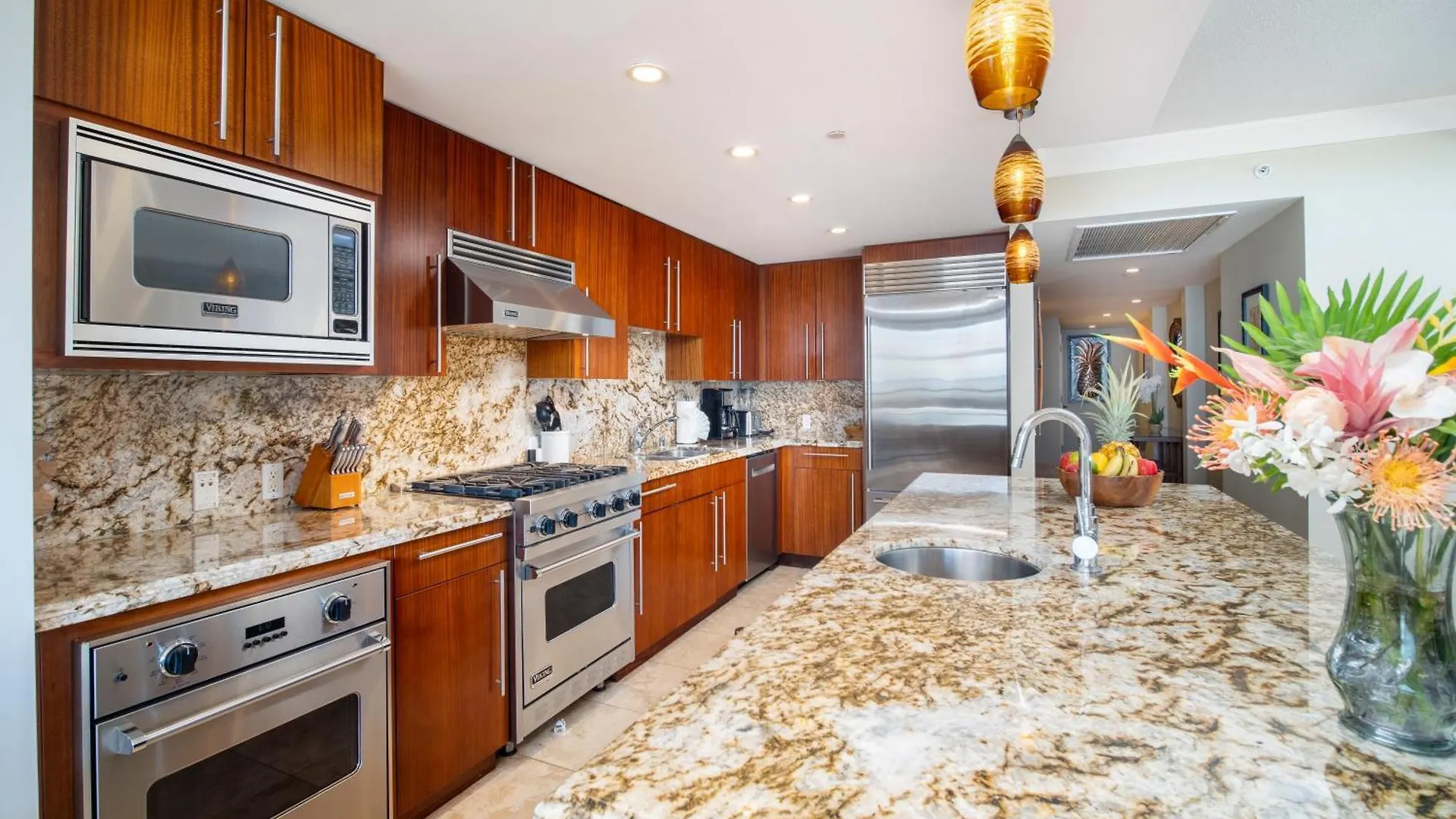 Oceanfront Views Above Dukes - Wrap Around Lanai - Outdoor Kitchen Honua Kai H351 Лахайна