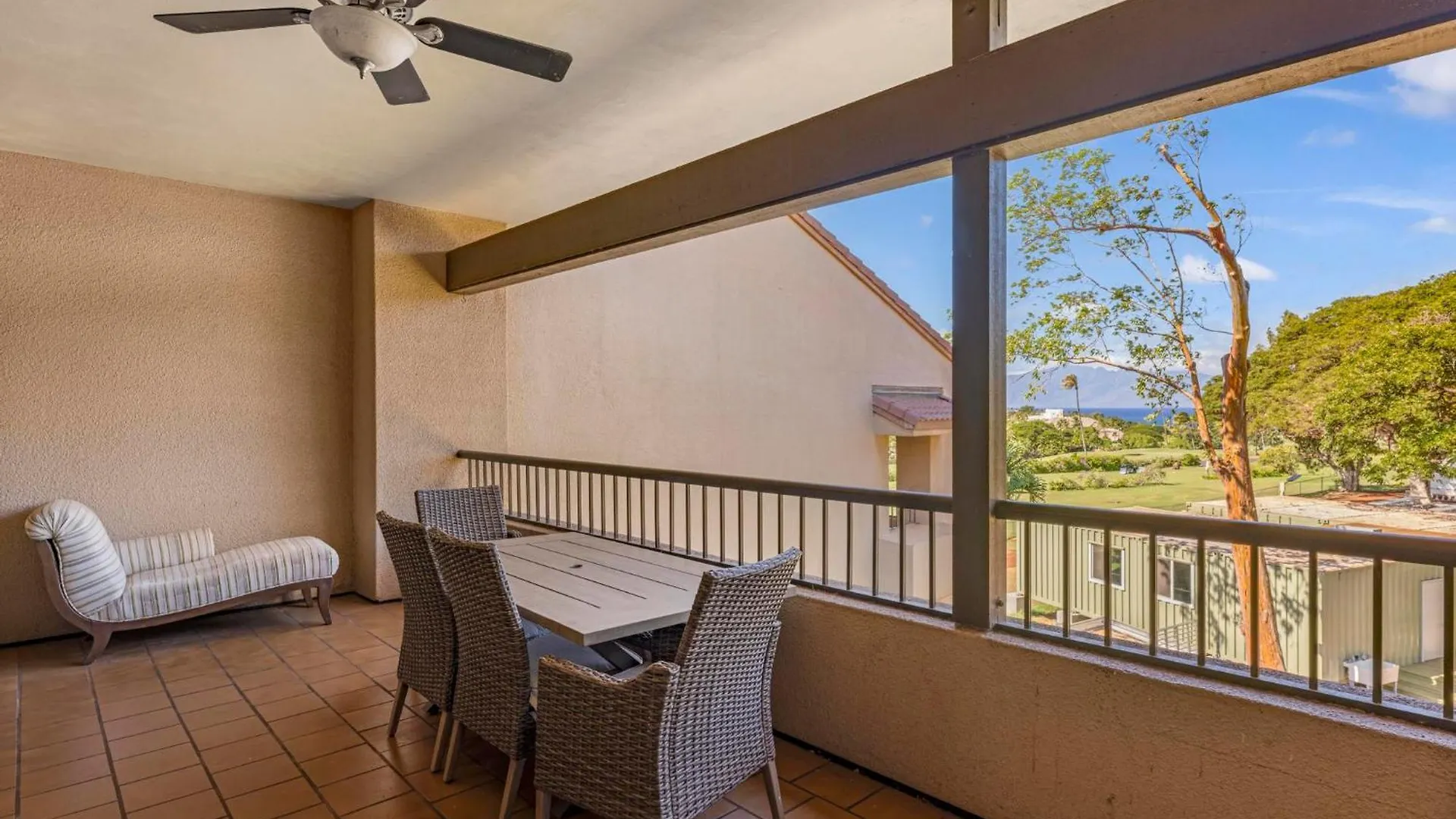 Ocean Bliss Awaits - Spacious Lanai - Outdoor Grill - Golf Course Views Lahaina