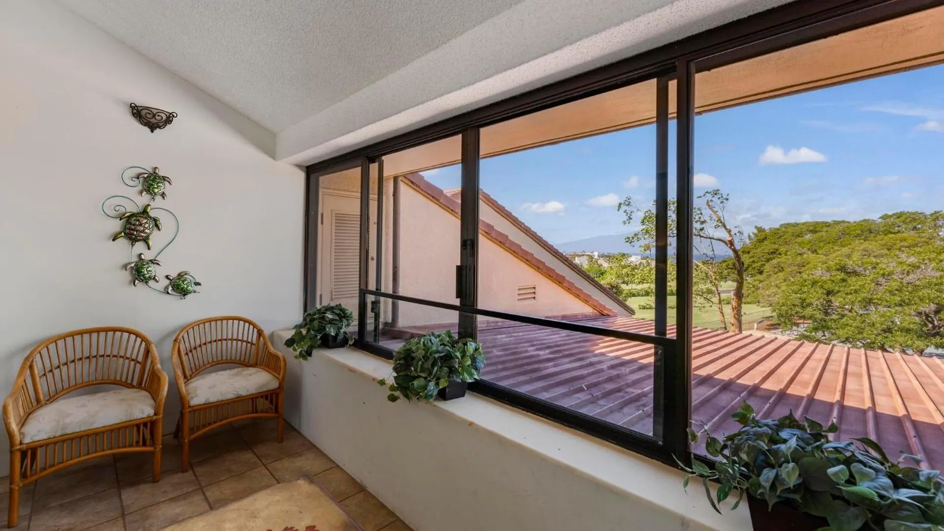 Ocean Bliss Awaits - Spacious Lanai - Outdoor Grill - Golf Course Views Lahaina