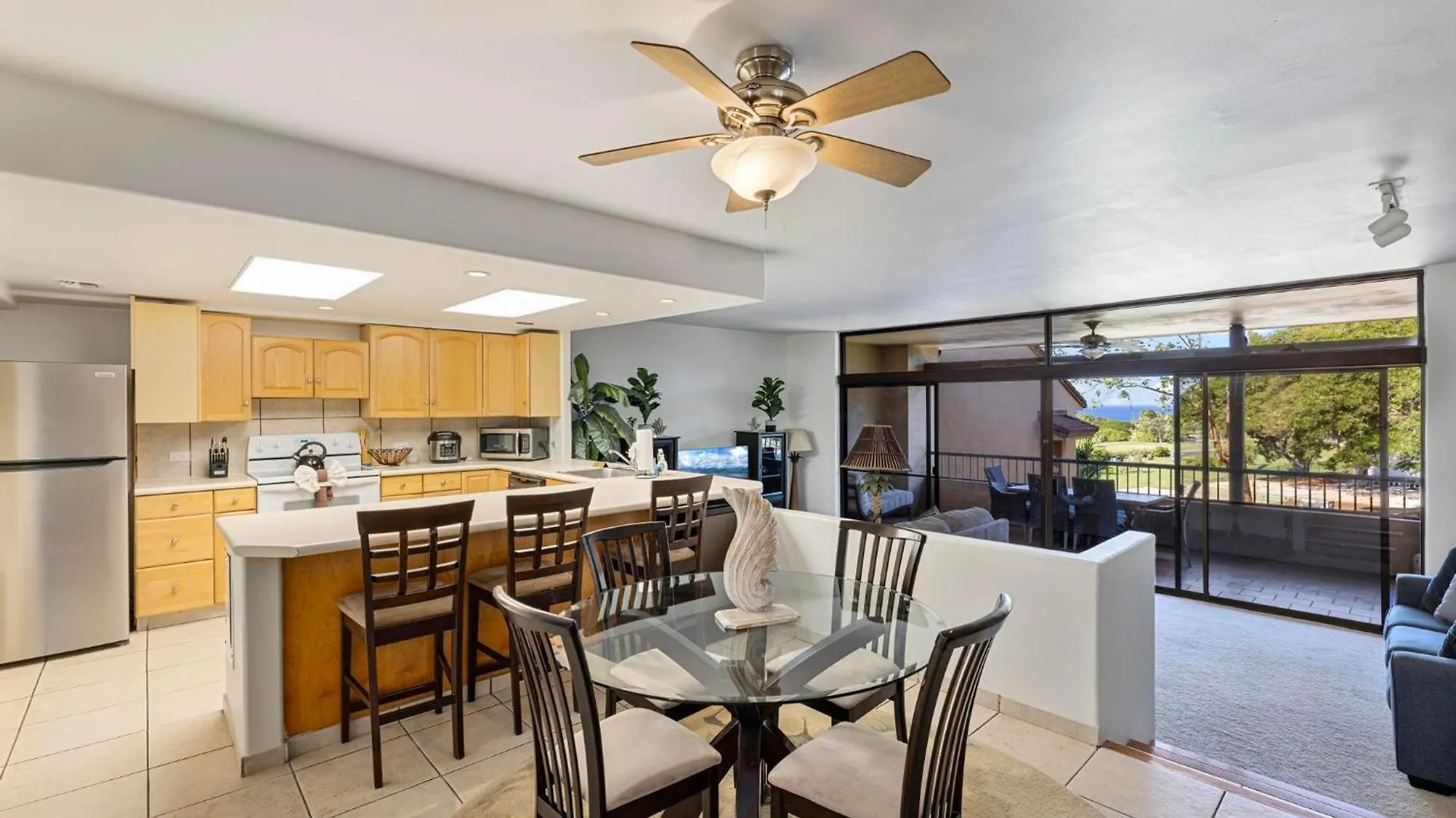 Ocean Bliss Awaits - Spacious Lanai - Outdoor Grill - Golf Course Views Holiday home Lahaina