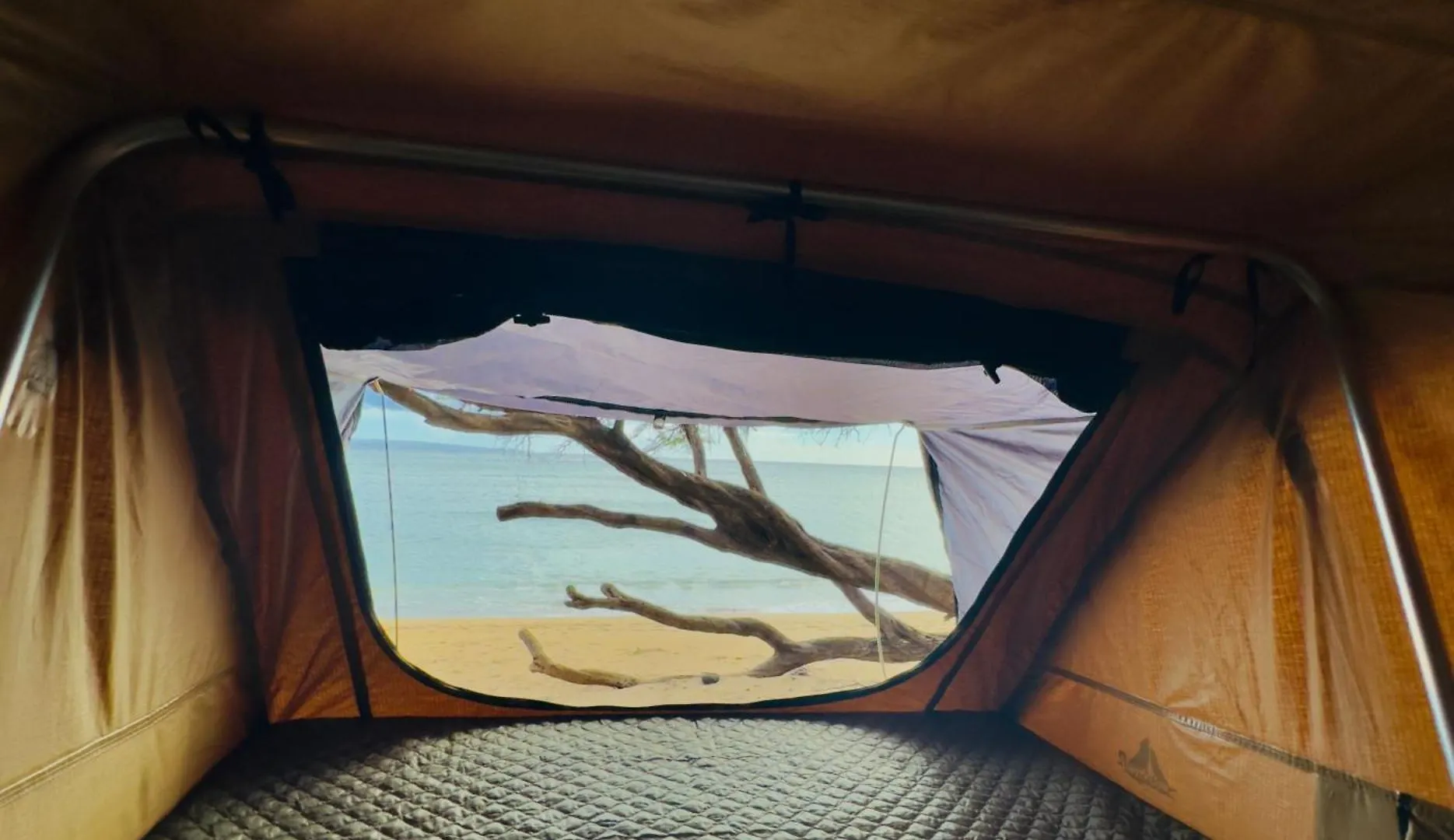 Embark On A Journey Through Maui With Aloha Glamp's Jeep And Rooftop Tent Allows To Discover Diverse Campgrounds, Unveiling The Island's Beauty From Unique Perspectives Each Day 럭셔리텐트 *