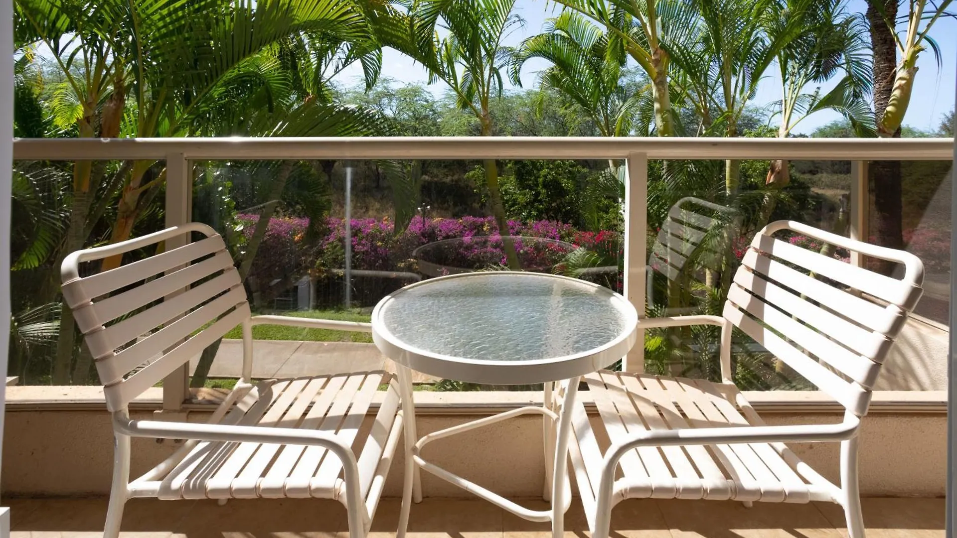Walk To Beach From This Renovated Studio With King Bed And Resort-Level Amenities *