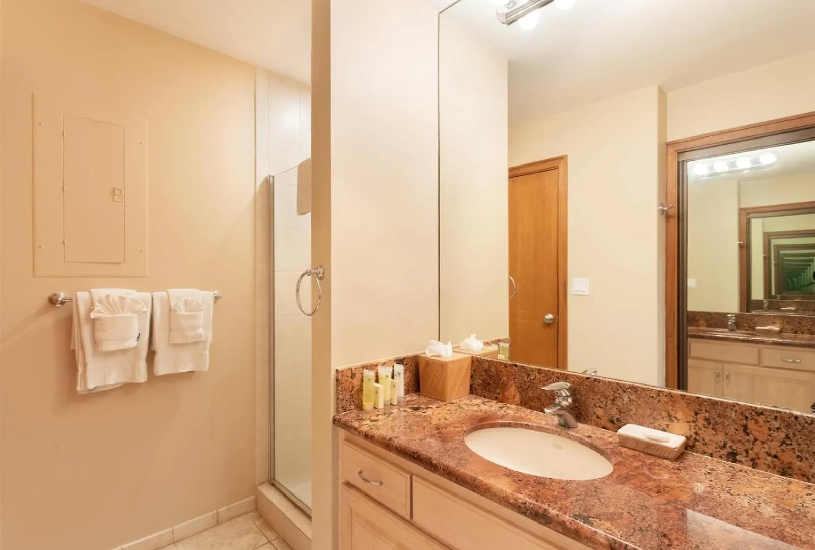 2914 Ridge * Kahana