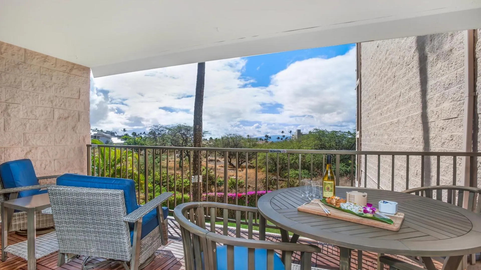Renovated 1br In Ali'i Kai With Split Ac & Parking *
