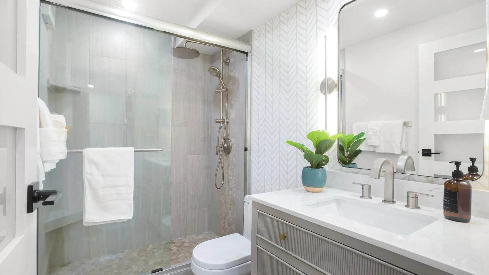 Renovated 1br In Ali'i Kai With Split Ac & Parking * 基黑