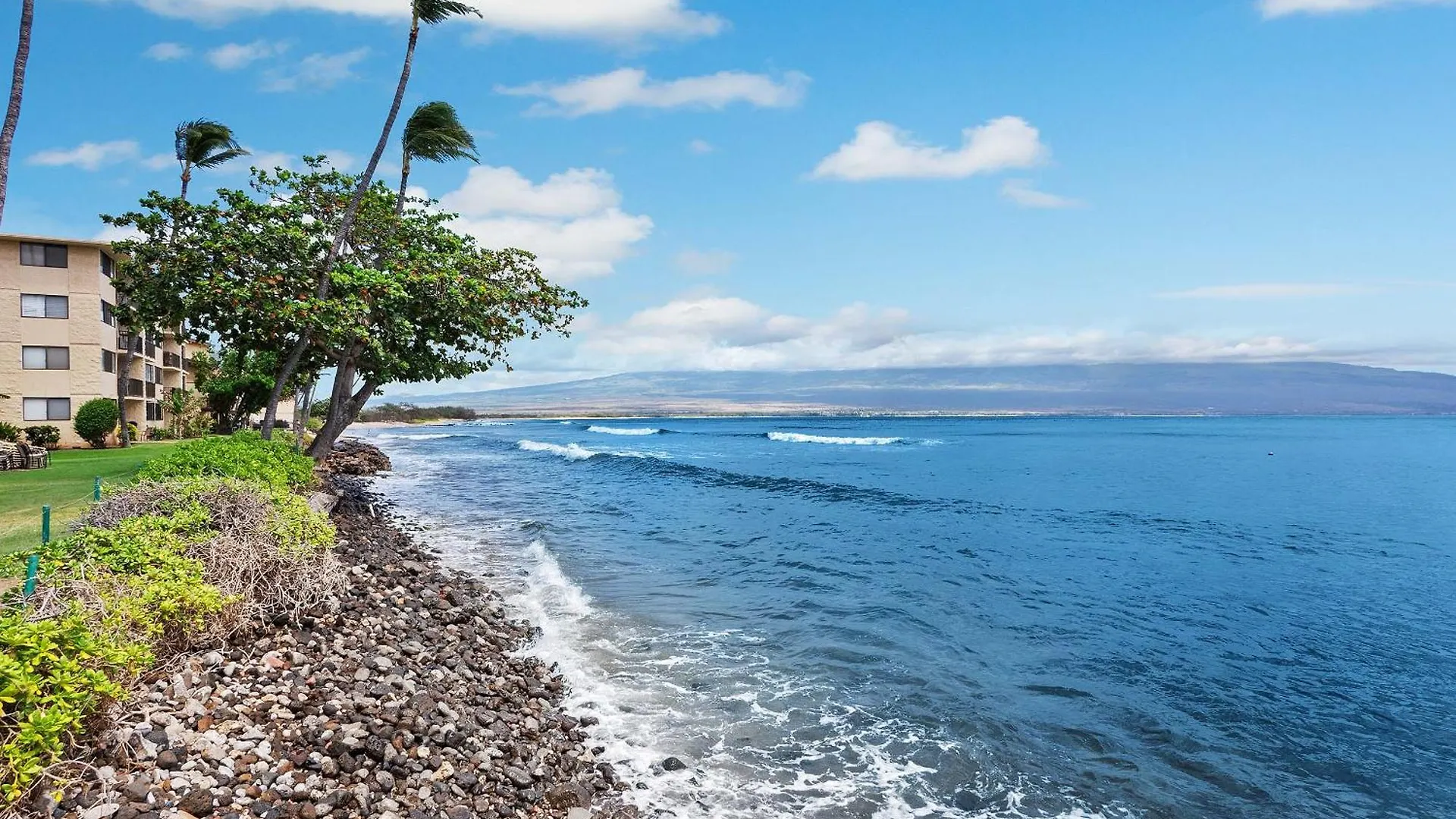 Holiday home Lauloa 410 - Floor, Direct Ocean Front, Stunning Renovation, Wi-fi, Split Ac