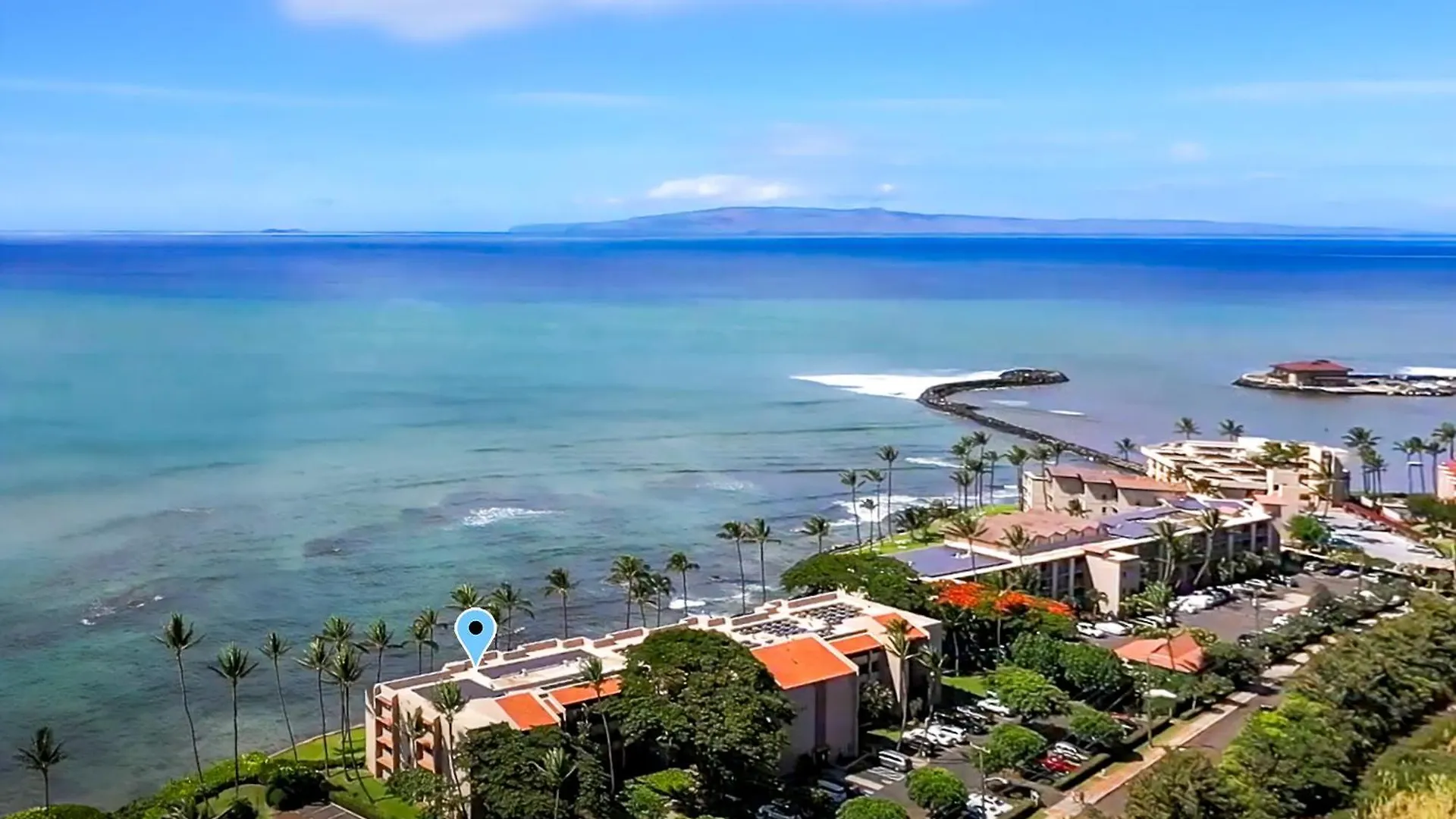 Lauloa 410 - Floor, Direct Ocean Front, Stunning Renovation, Wi-fi, Split Ac Holiday home Wailuku