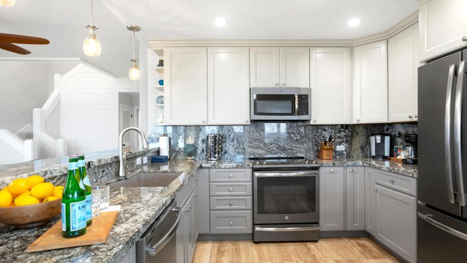 Kbm Free Car Ridge Oceanfront 2-bedroom With Expansive Lanai Breathtaking Views Krv-1622 *