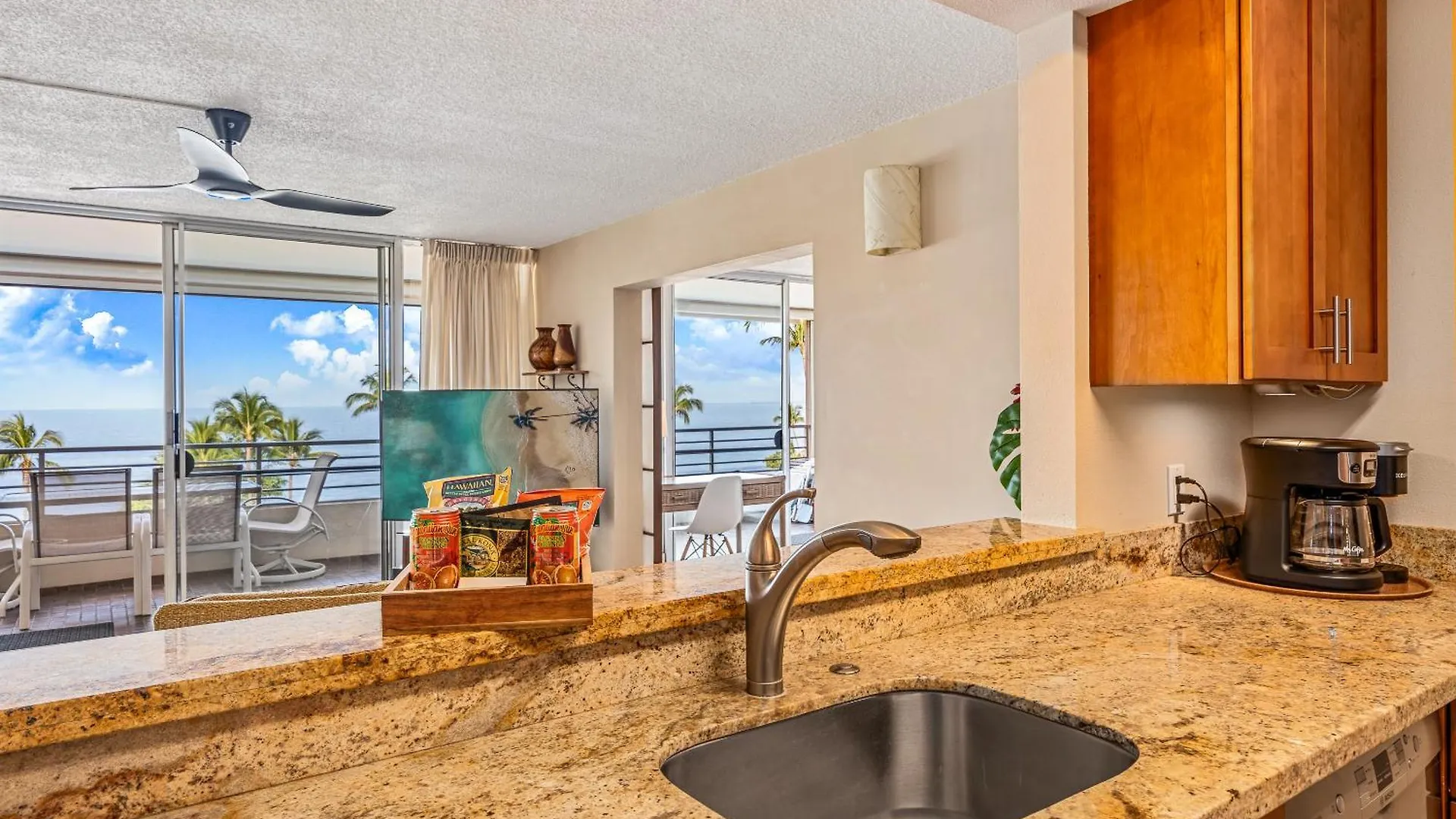 Stunning Ocean View 2 Bedroom Steps From * كيهي