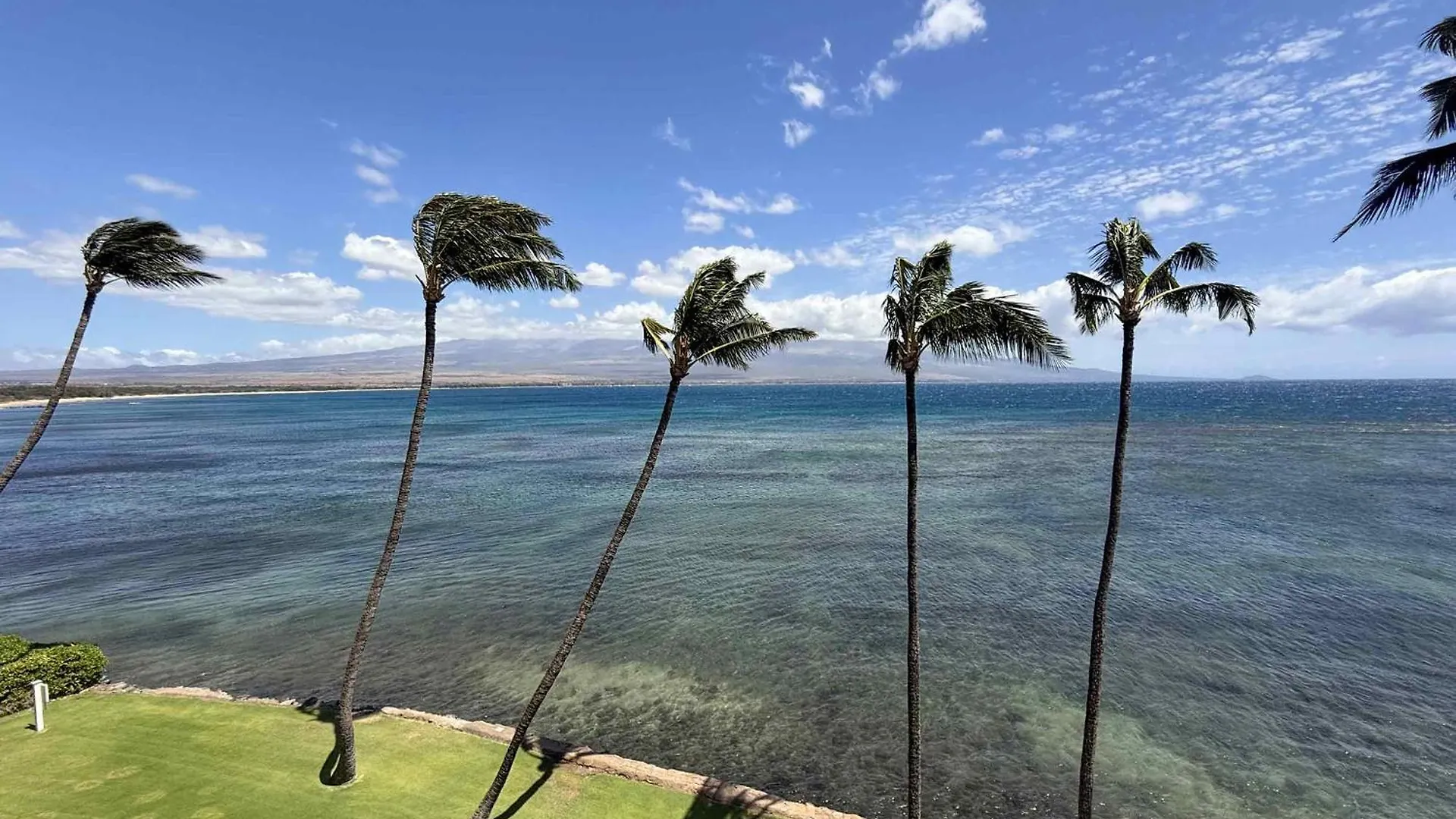 Holiday home Lauloa 410 - Floor, Direct Ocean Front, Stunning Renovation, Wi-fi, Split Ac *