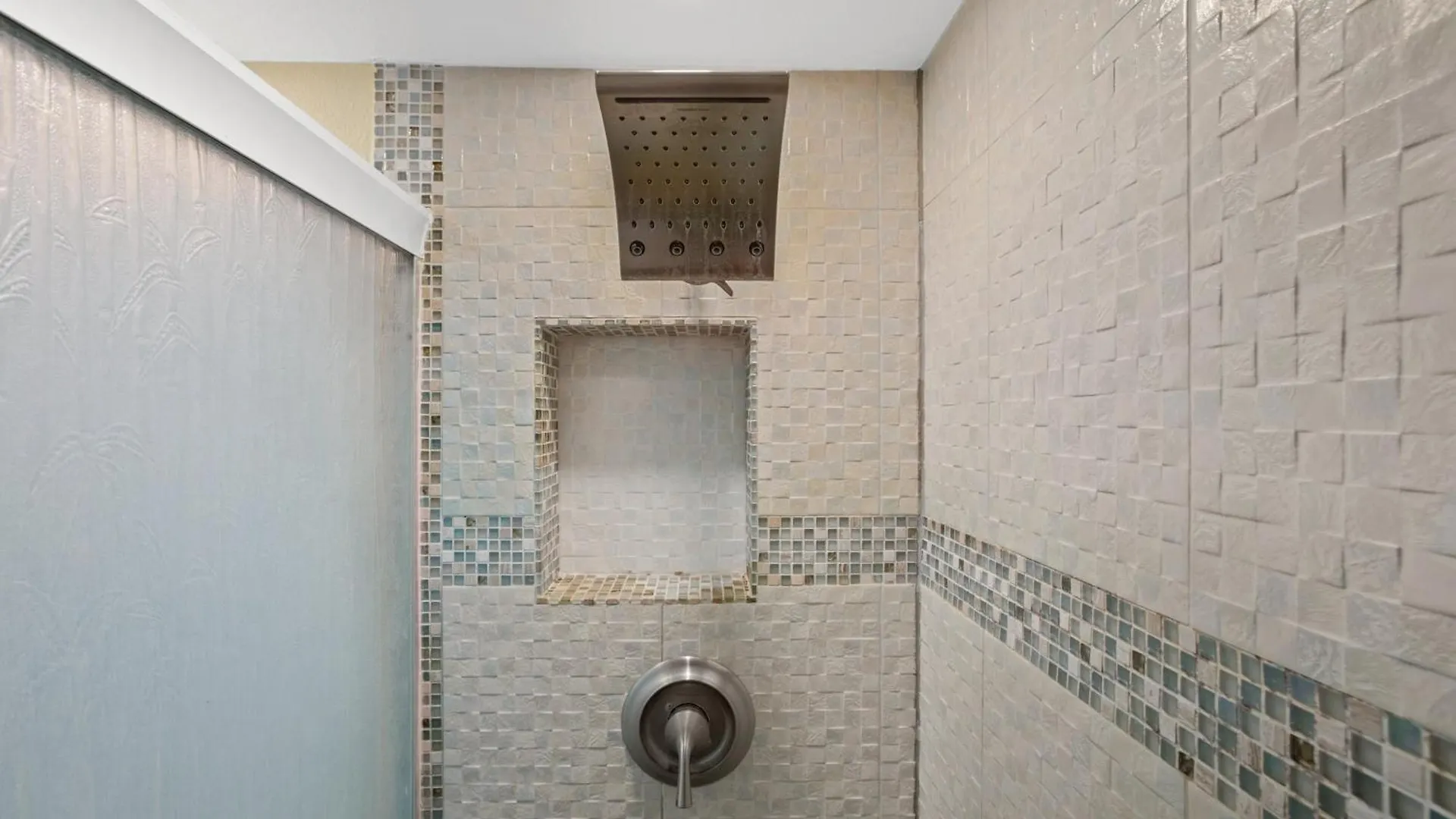 Remodeled 1br At Ali'i Kai With Free Parking! *