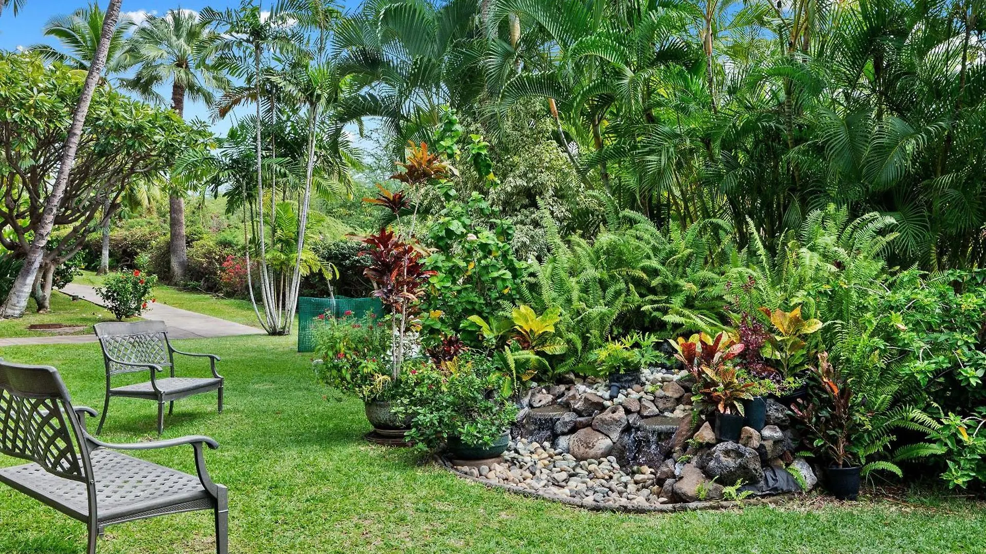 10 Pick! Walk To Beach, Shops, Dining And Pool Aparthotel