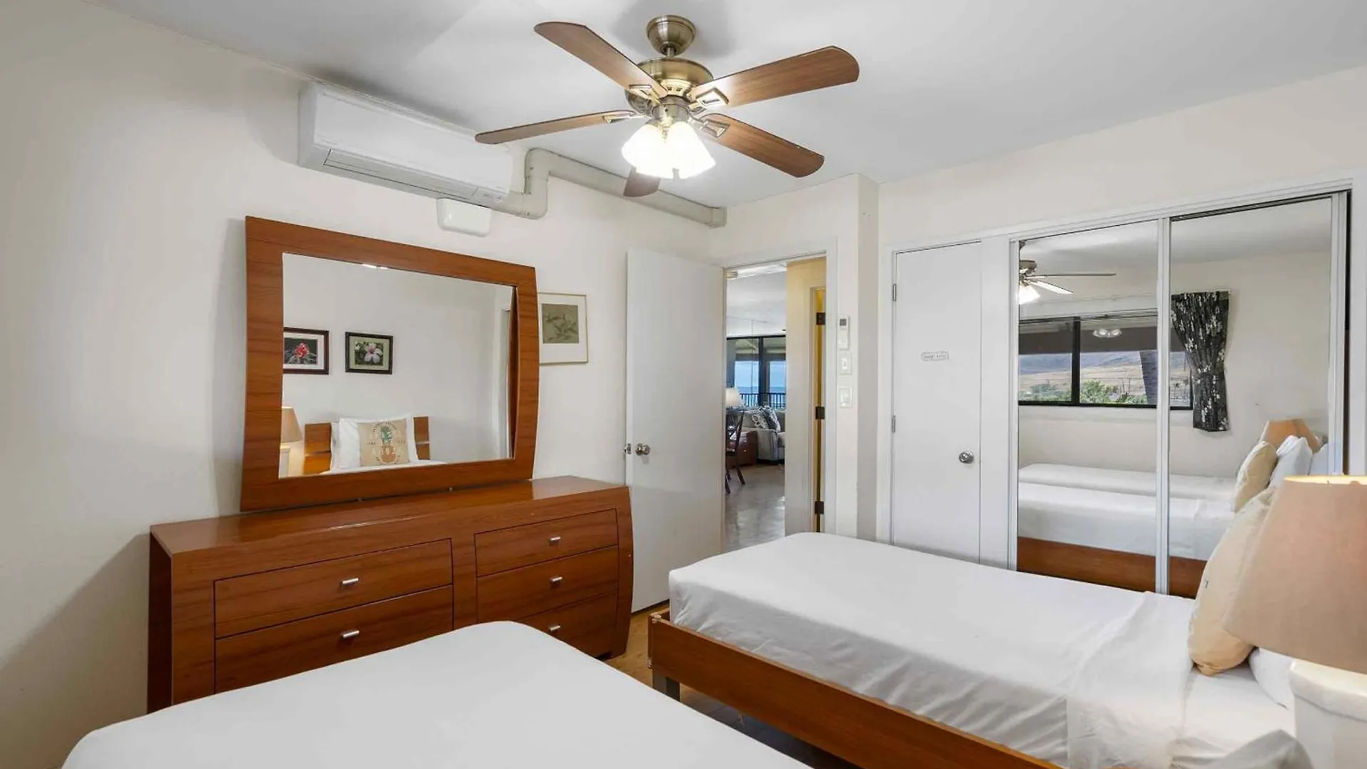 Holiday home Lauloa 410 - Floor, Direct Ocean Front, Stunning Renovation, Wi-fi, Split Ac