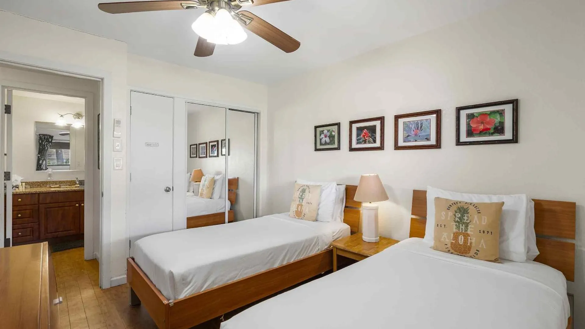 Lauloa 410 - Floor, Direct Ocean Front, Stunning Renovation, Wi-fi, Split Ac Holiday home *