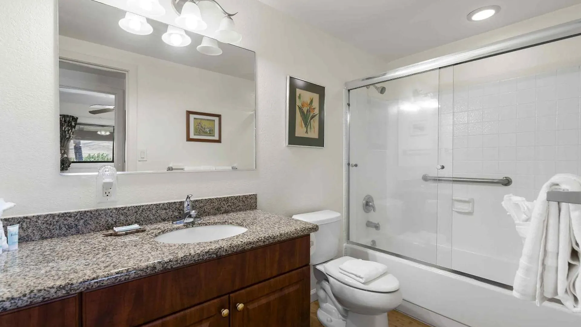 Lauloa 410 - Floor, Direct Ocean Front, Stunning Renovation, Wi-fi, Split Ac * Wailuku