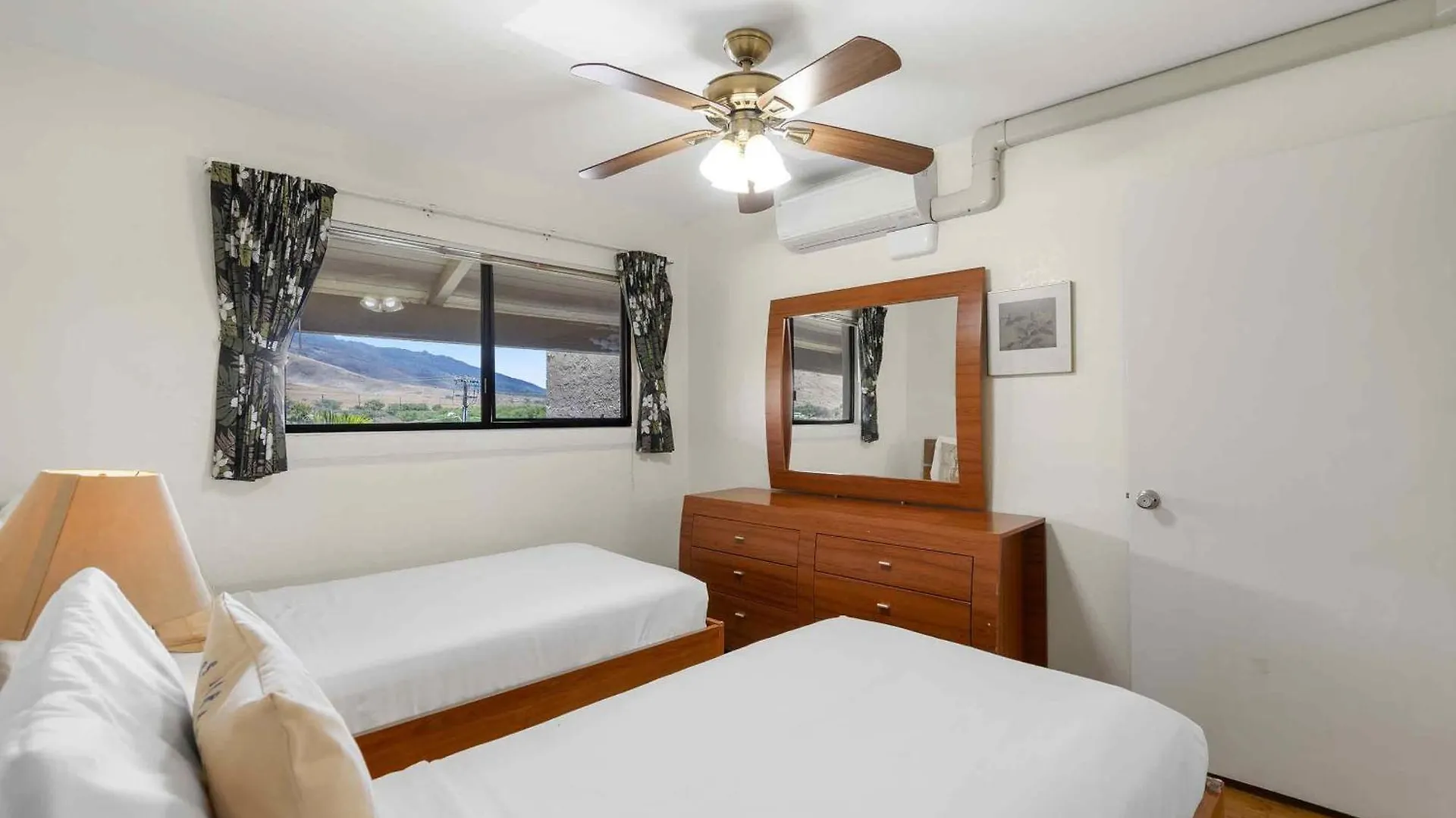 Lauloa 410 - Floor, Direct Ocean Front, Stunning Renovation, Wi-fi, Split Ac Wailuku
