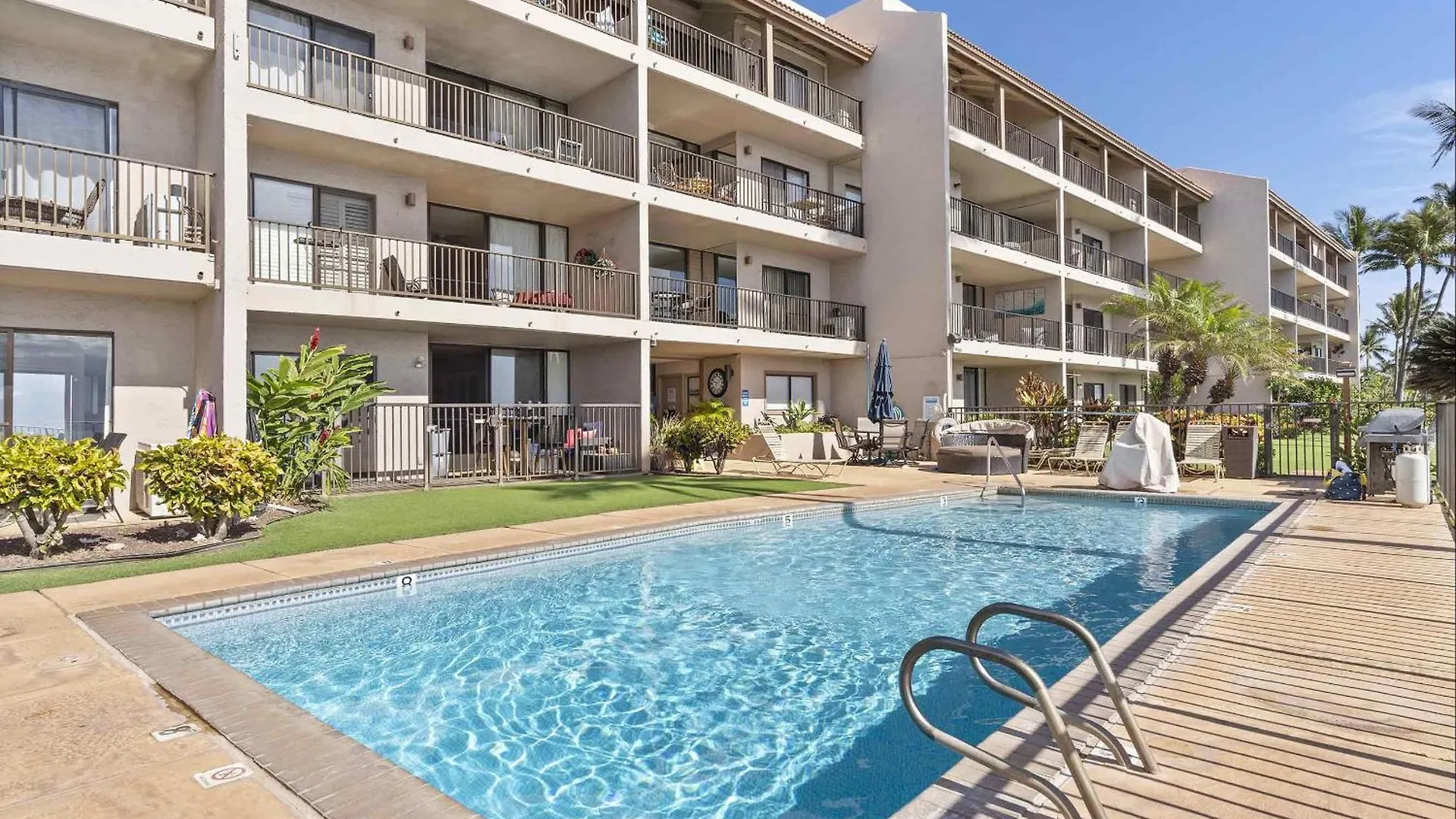 Holiday home Lauloa 410 - Floor, Direct Ocean Front, Stunning Renovation, Wi-fi, Split Ac