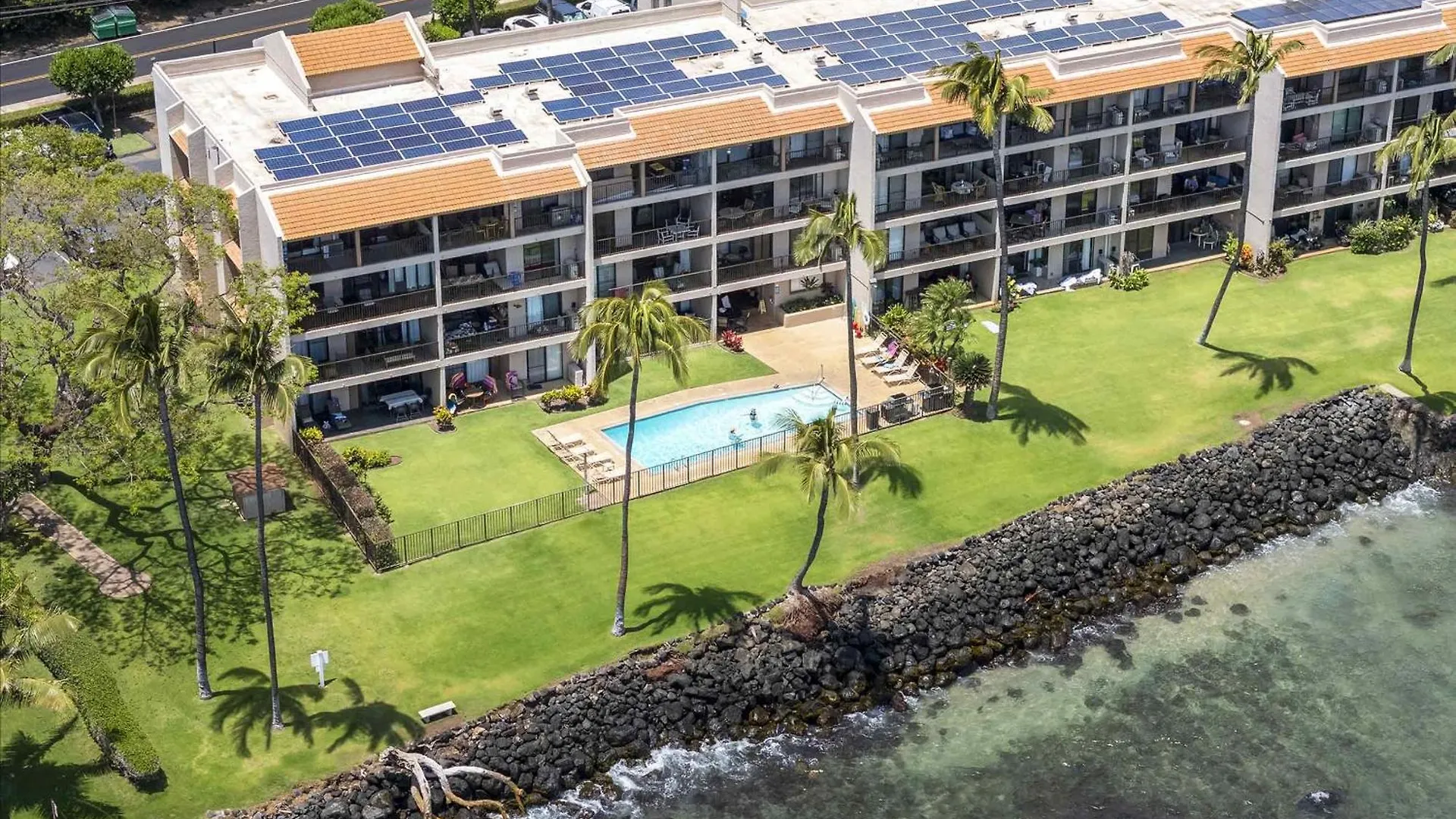 Lauloa 410 - Floor, Direct Ocean Front, Stunning Renovation, Wi-fi, Split Ac Holiday home *