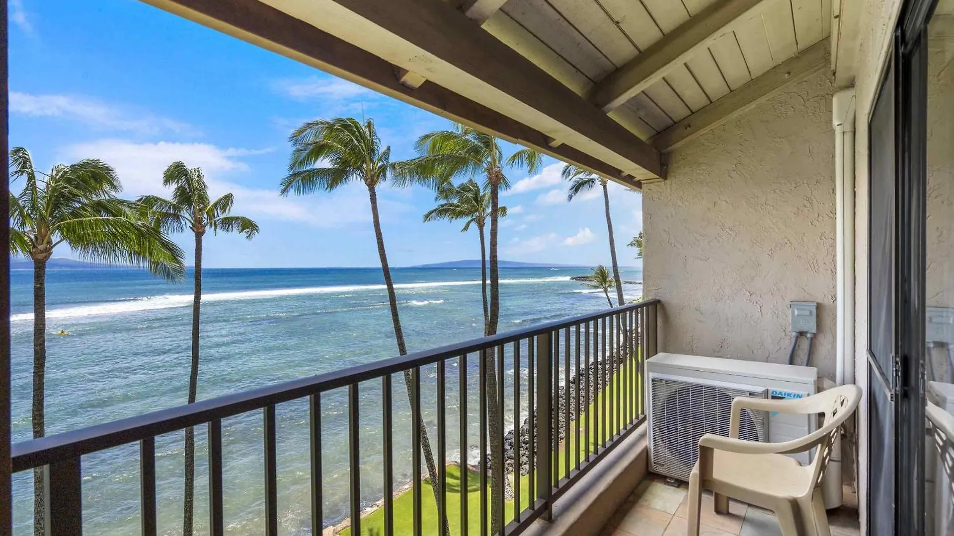 Lauloa 410 - Floor, Direct Ocean Front, Stunning Renovation, Wi-fi, Split Ac Wailuku