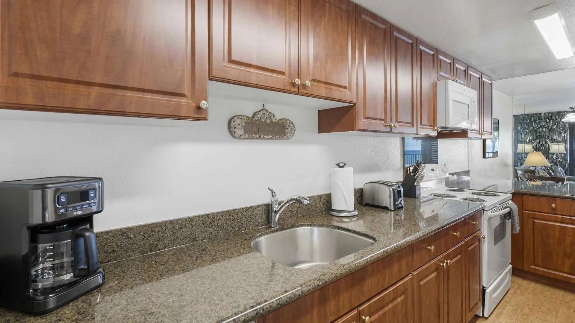 Lauloa 410 - Floor, Direct Ocean Front, Stunning Renovation, Wi-fi, Split Ac Holiday home