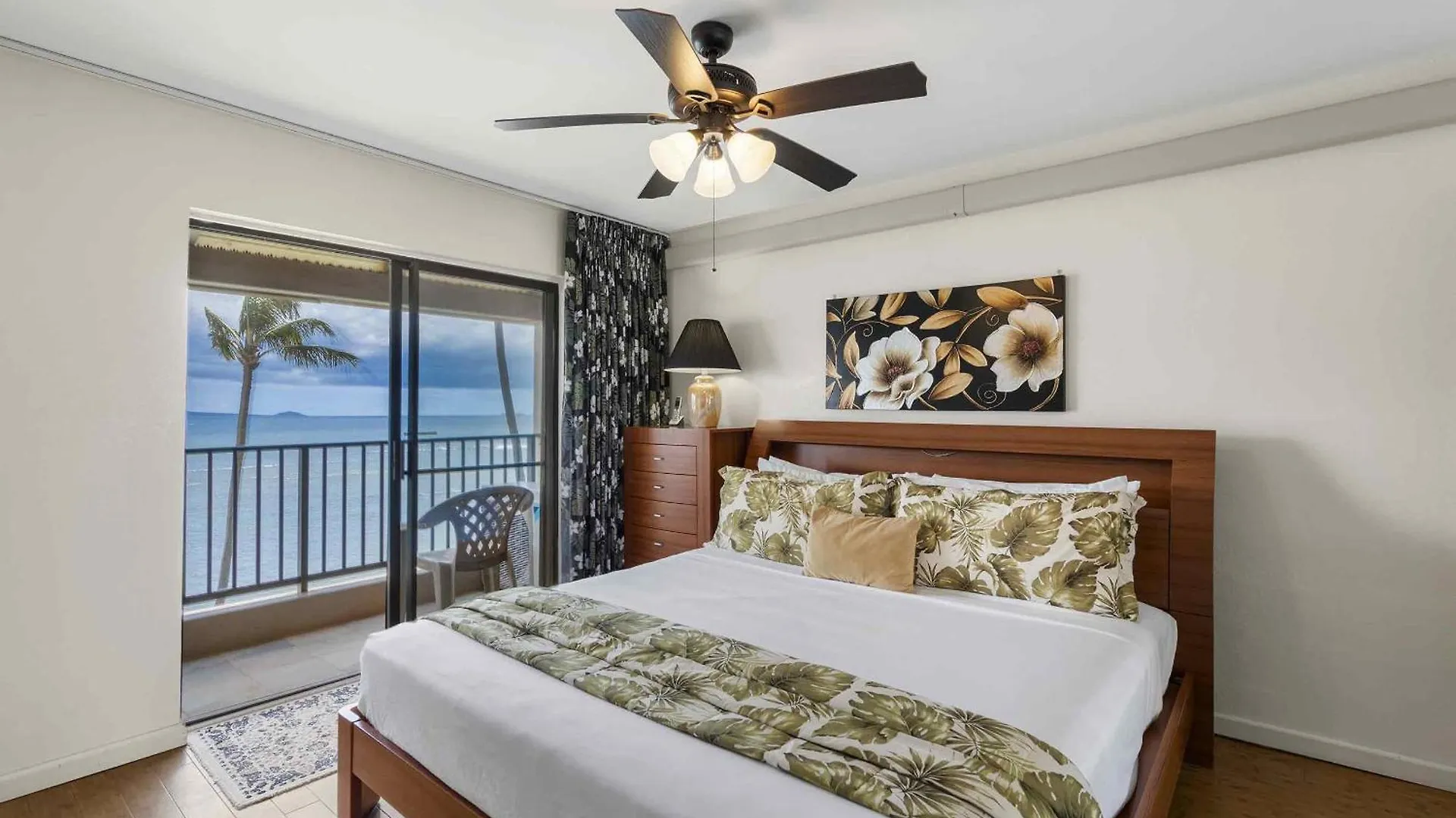 Lauloa 410 - Floor, Direct Ocean Front, Stunning Renovation, Wi-fi, Split Ac