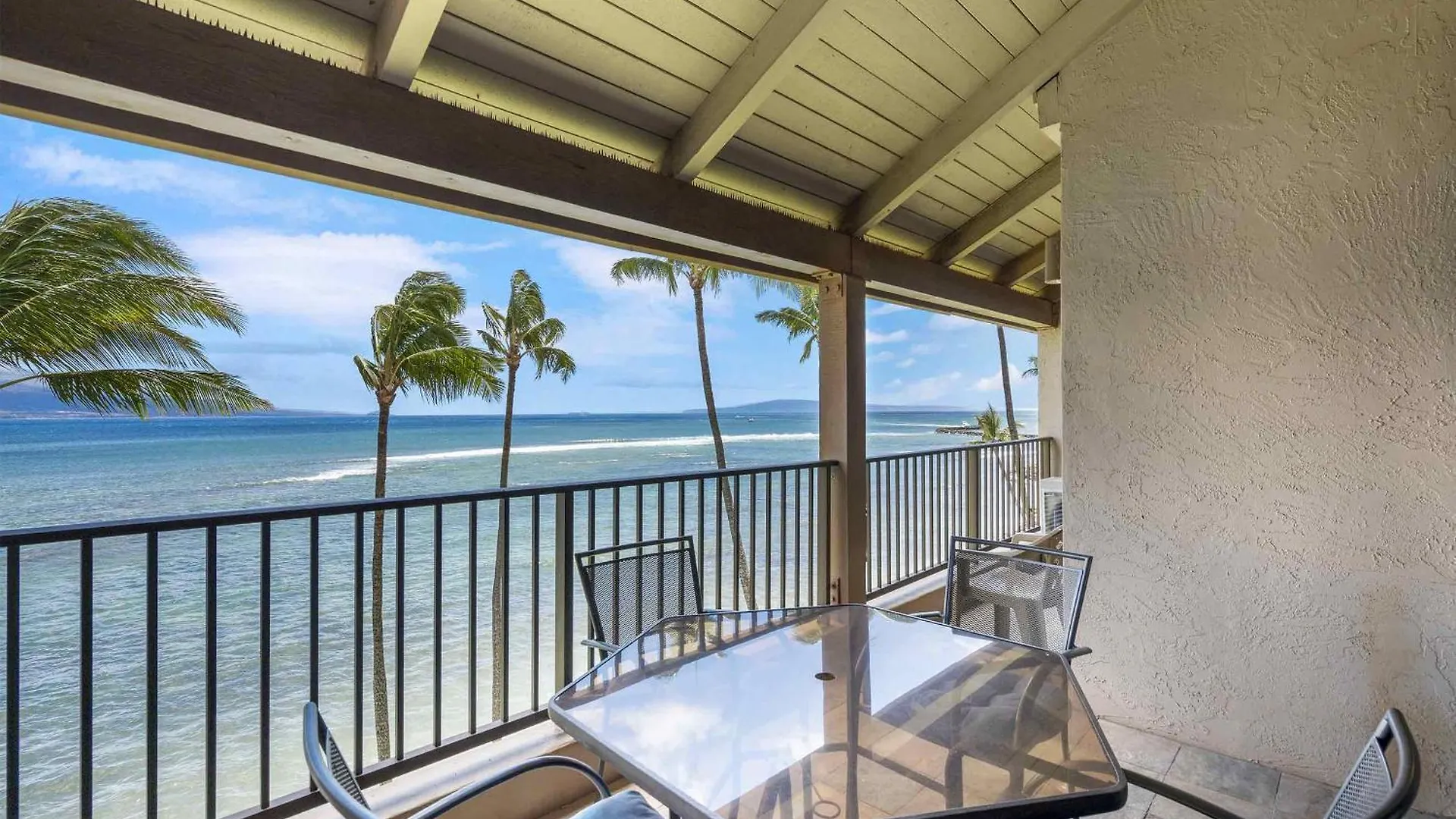 Lauloa 410 - Floor, Direct Ocean Front, Stunning Renovation, Wi-fi, Split Ac * Wailuku