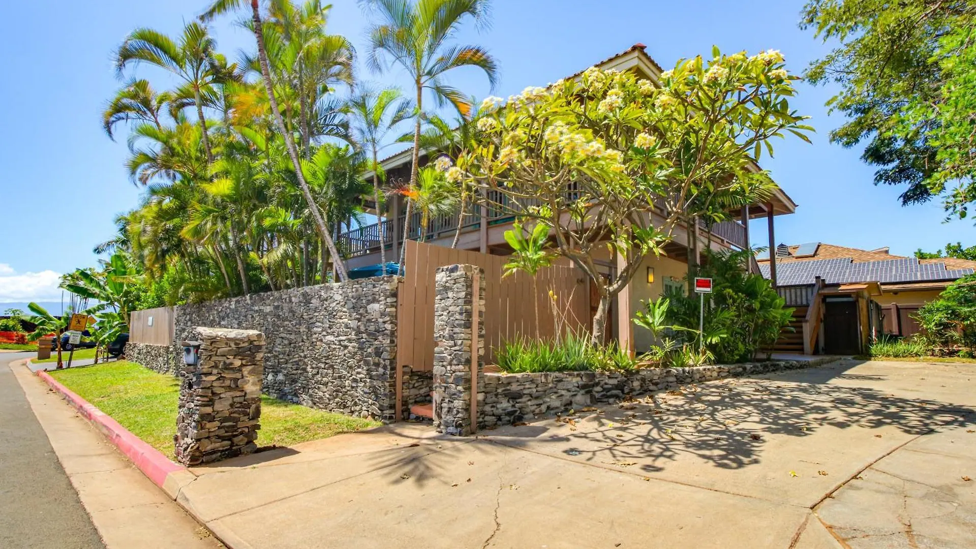 Hébergement de vacances Walk To Baby With Private Pool!