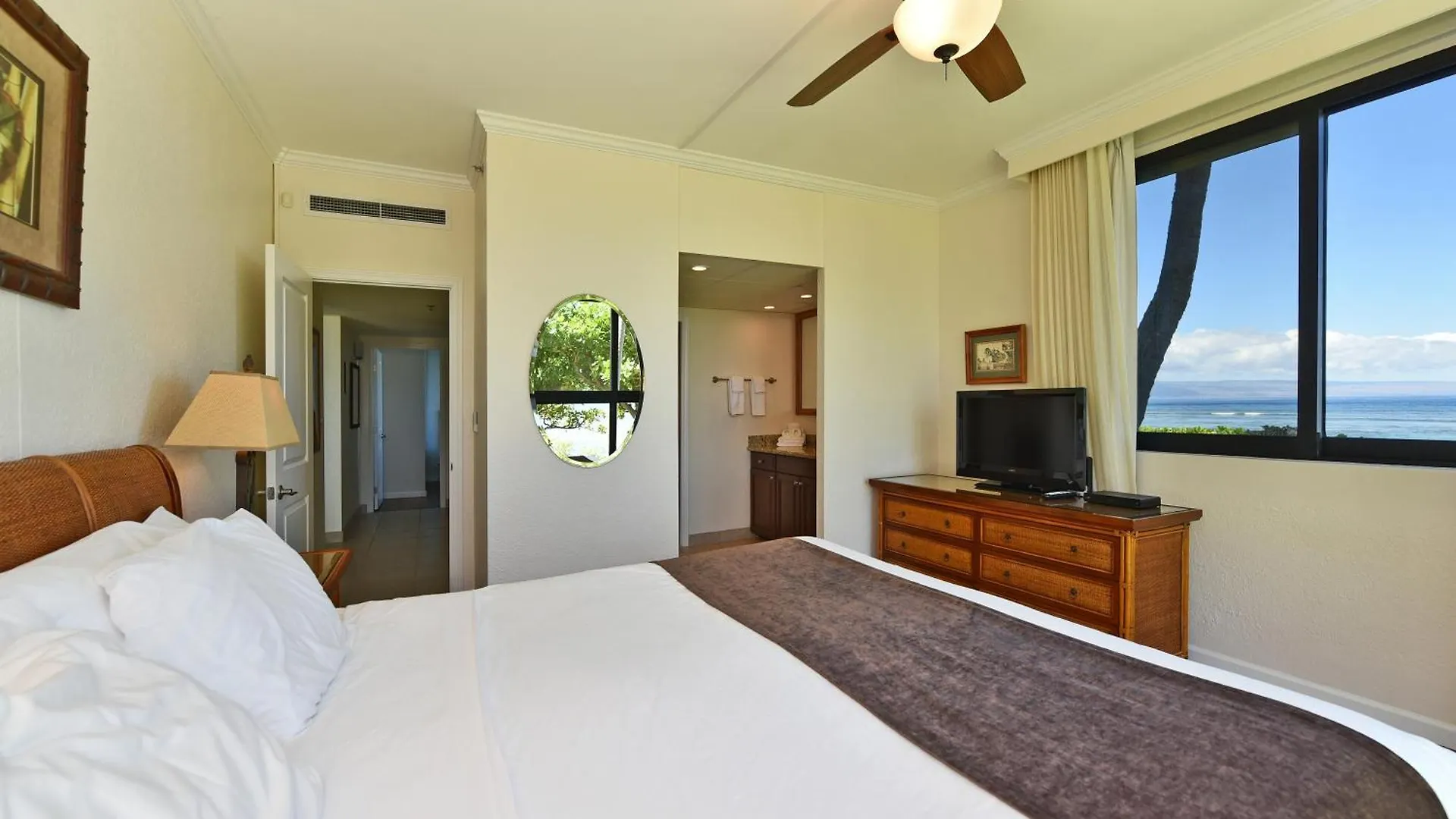 Kaanapali Shores 160 - Sleep Steps Away From The Ocean Кахана