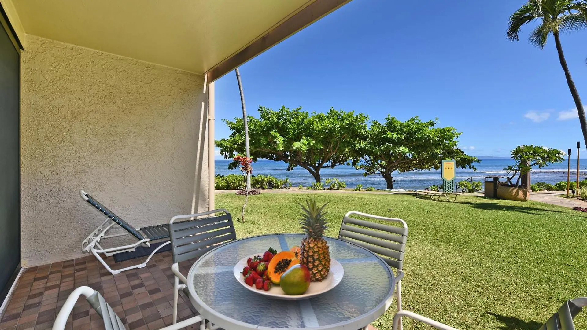 Курортный комплекс Kaanapali Shores 160 - Sleep Steps Away From The Ocean