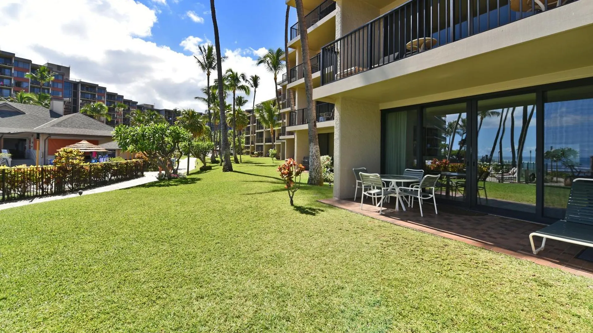 Курортный комплекс Kaanapali Shores 160 - Sleep Steps Away From The Ocean *