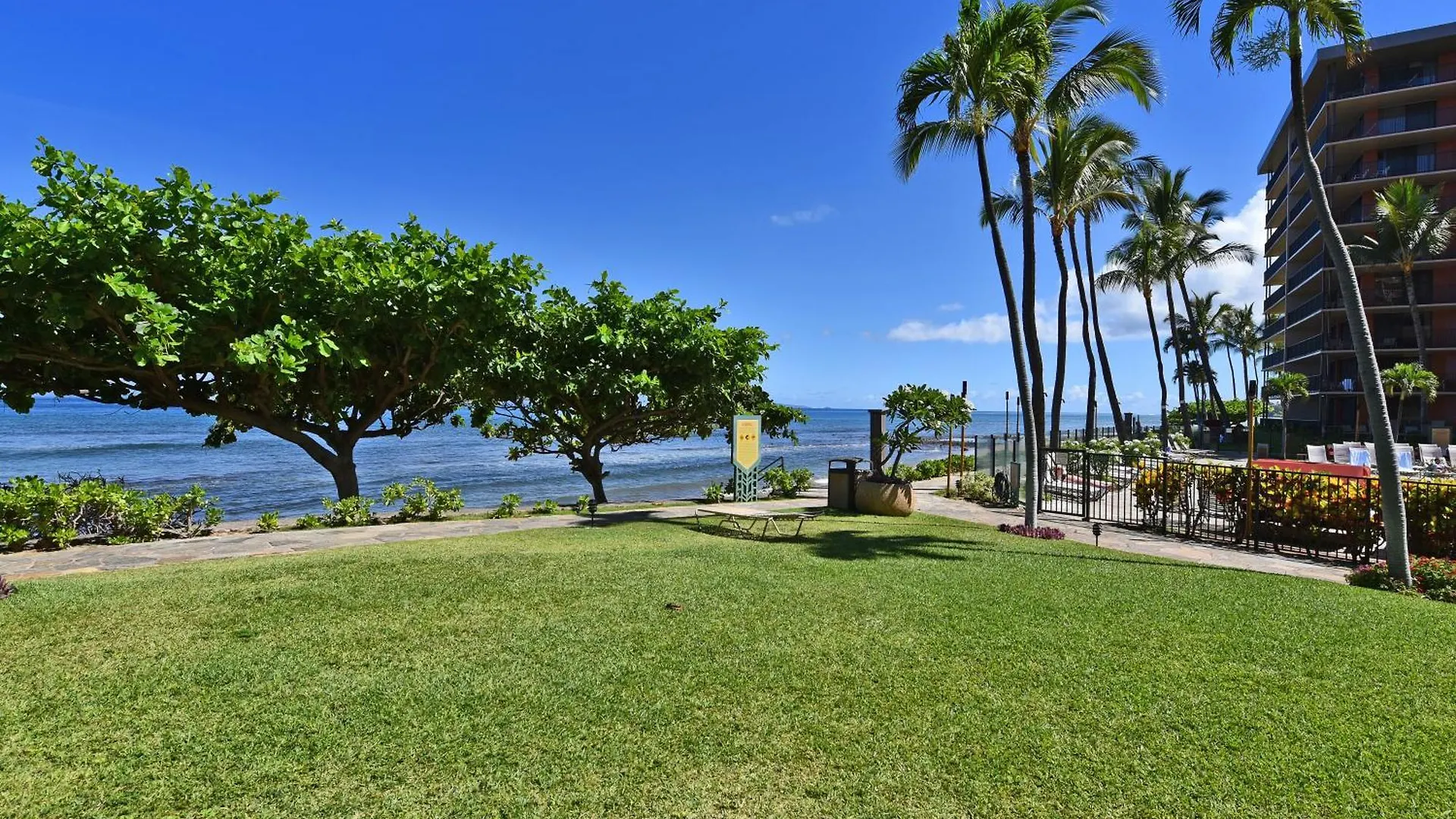Kaanapali Shores 160 - Sleep Steps Away From The Ocean Кахана