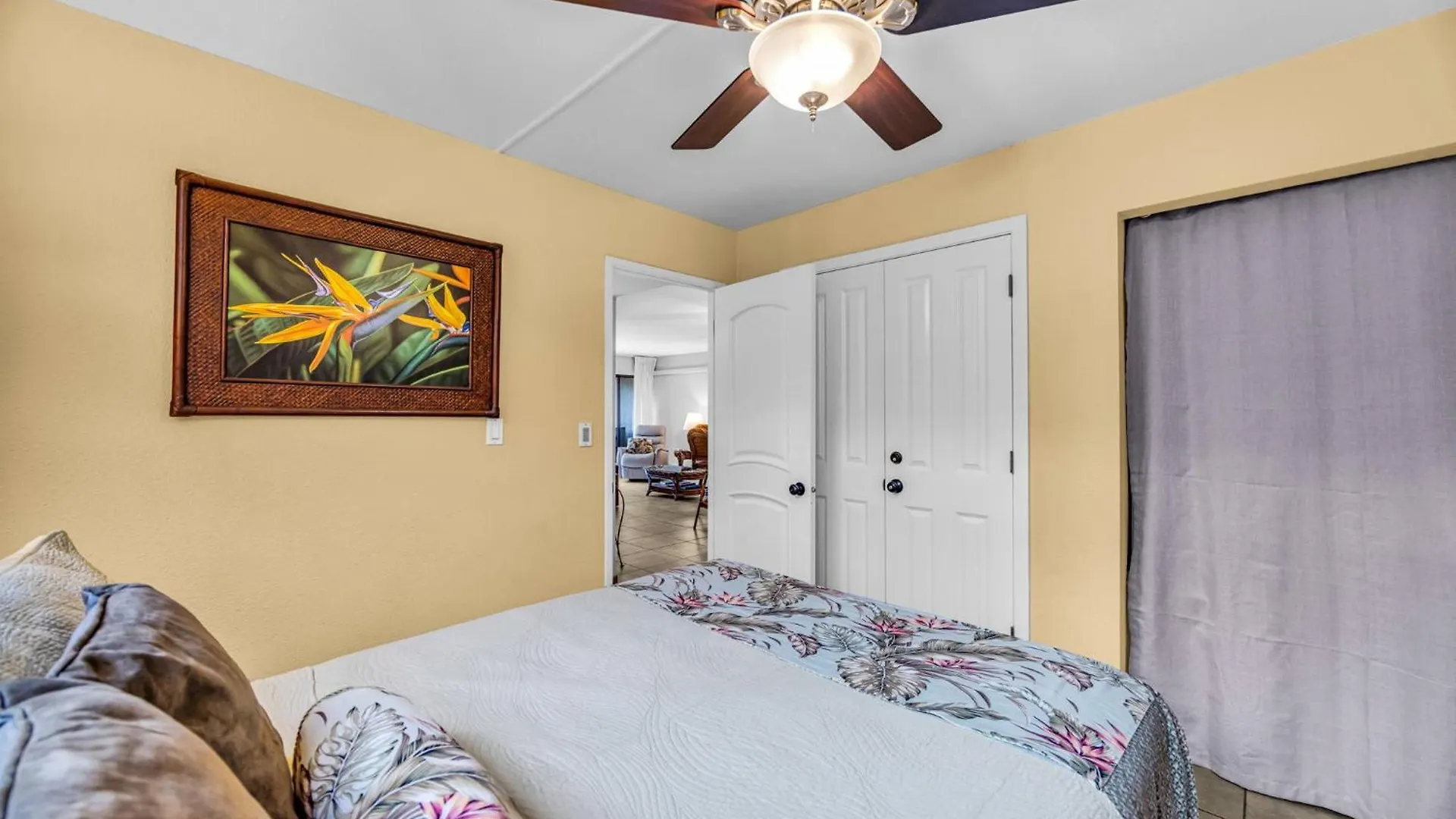 Ground Floor Garden View Unit With Great Amenities *