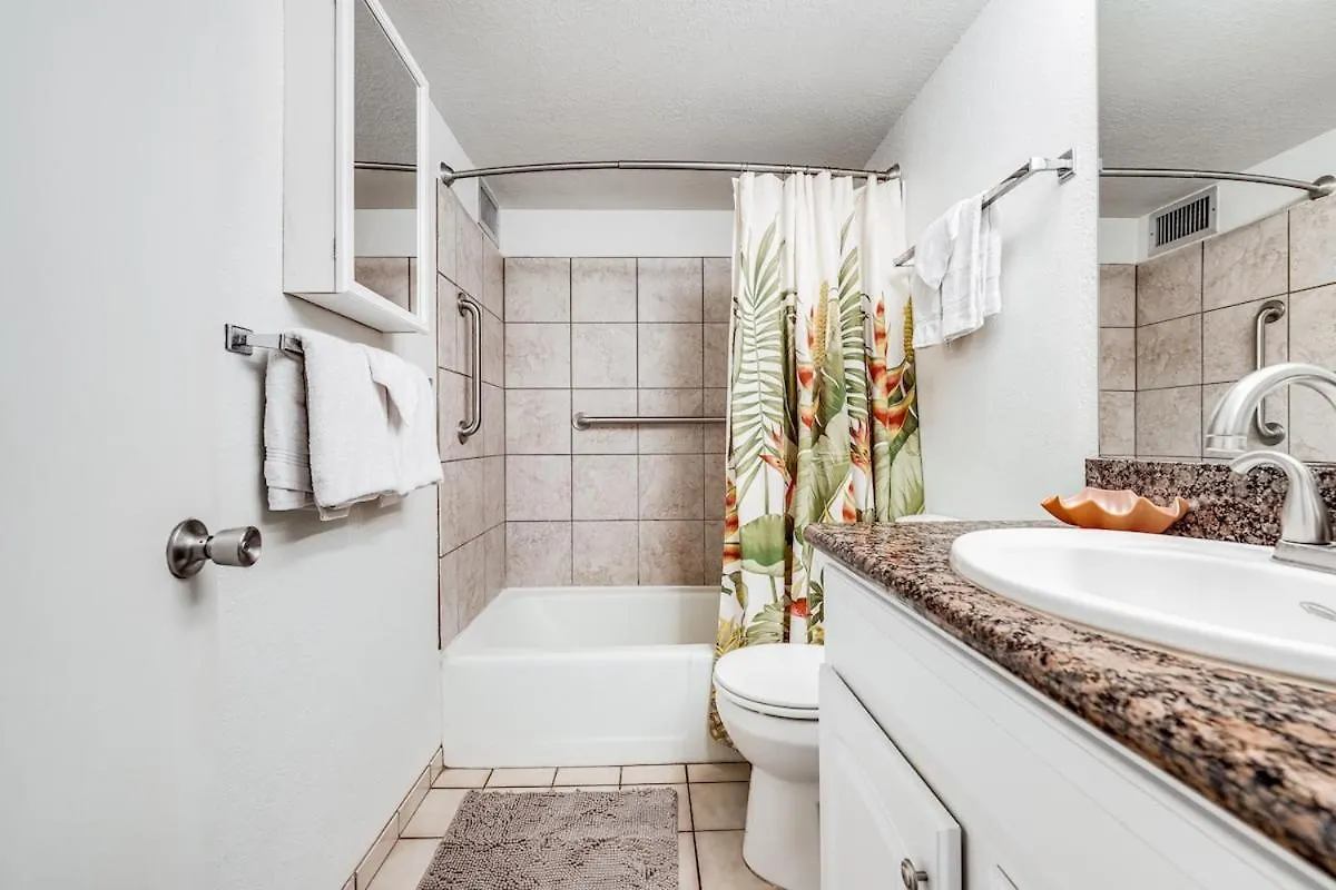 Turtle Paradise - King Bed, Ac, Across From
