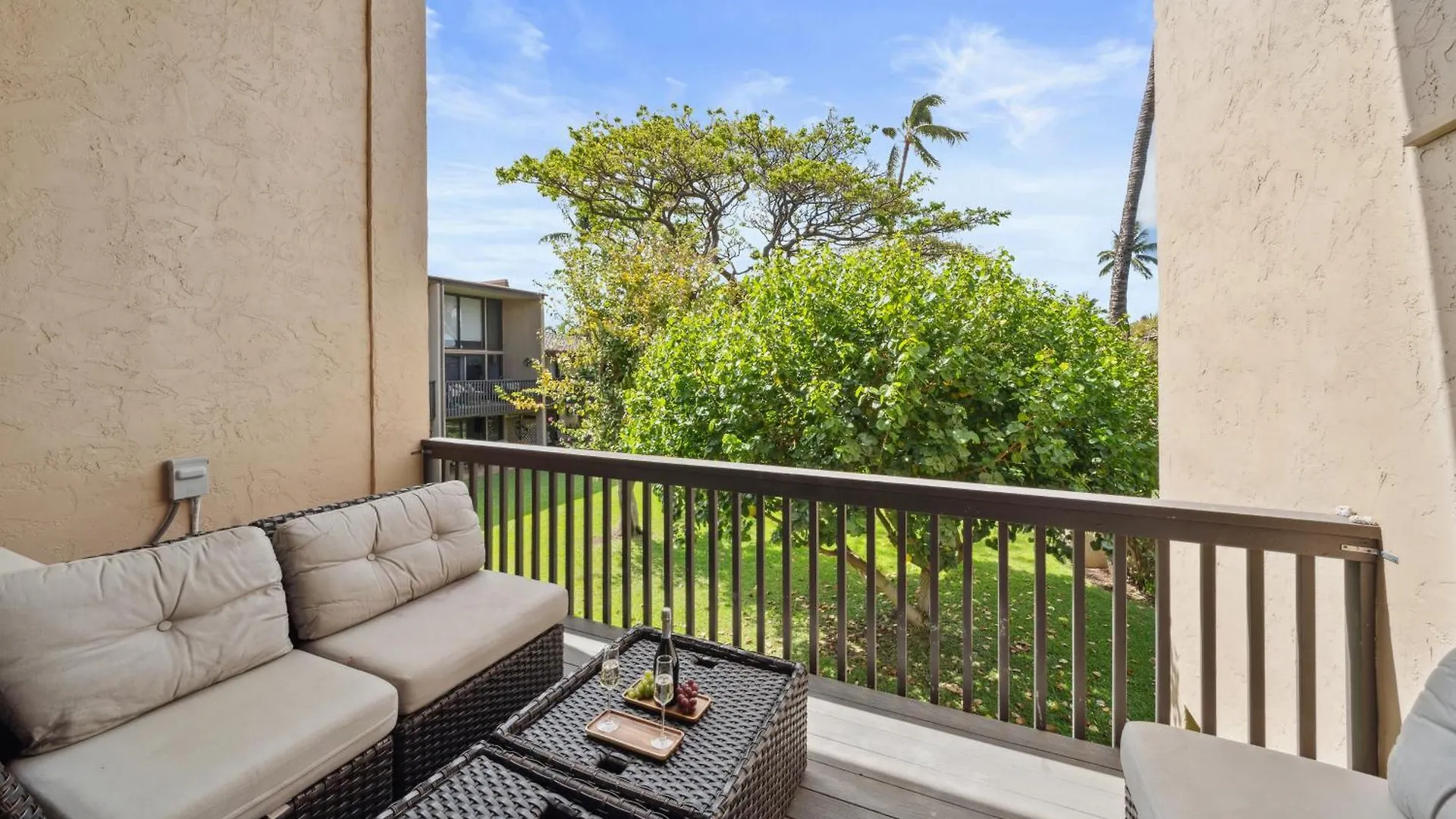 3 Min Walk To With 2 King Beds And Centrally Located Appartement Kihei