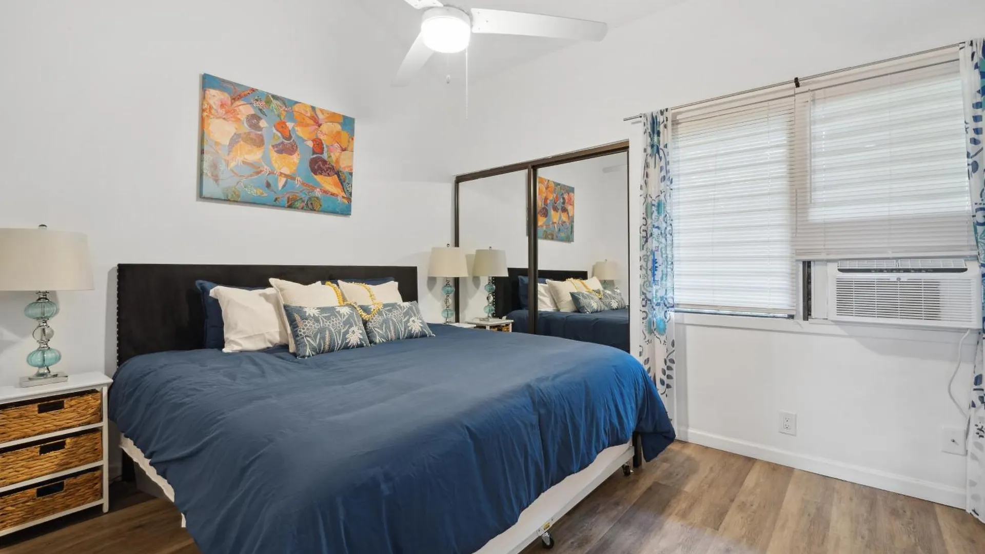 3 Min Walk To With 2 King Beds And Centrally Located Kihei