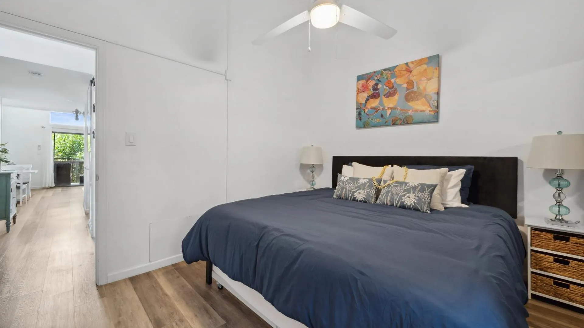 3 Min Walk To With 2 King Beds And Centrally Located