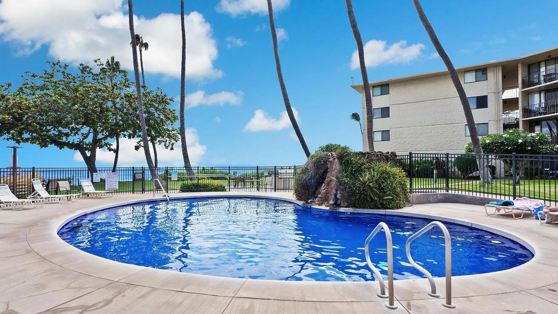 Experience Oceanfront Luxury At Kanai A Nalu 209, A Spacious 2-bd/2ba Condo, Ac Сasa de vacaciones *