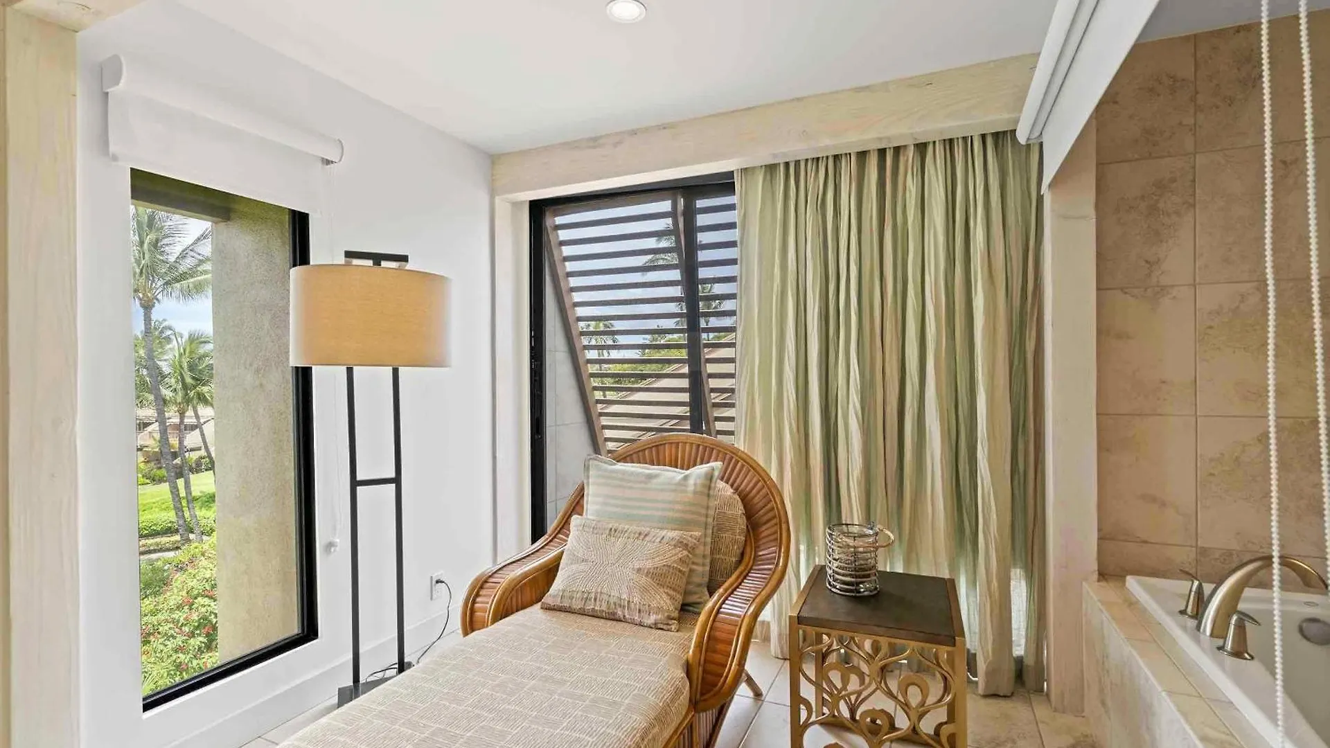 Maui Kamaole A-206 - Prime Location, Stunning Renovation, Large Lanai, Split Ac! *